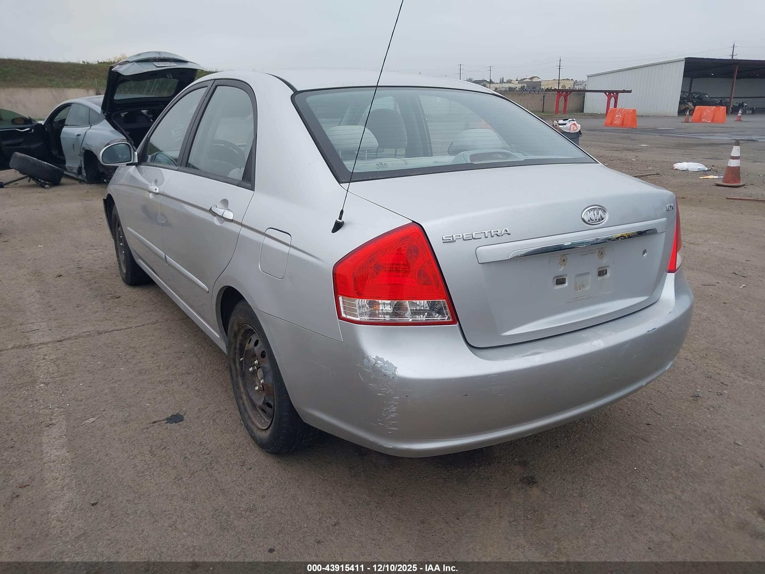 KIA SPECTRA image 3