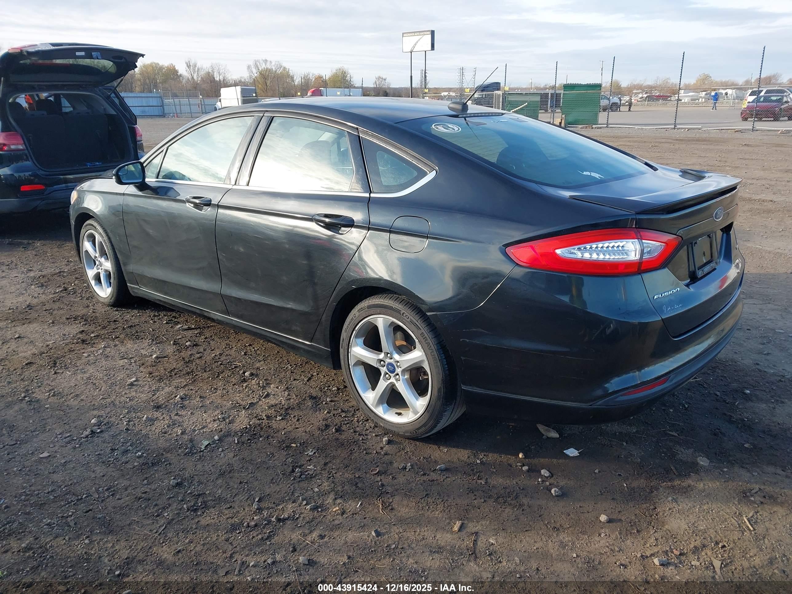 FORD FUSION image 3