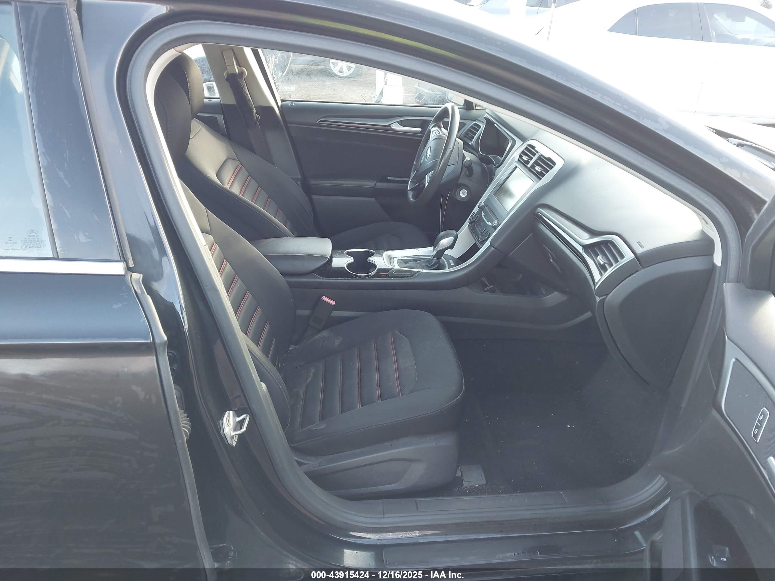 FORD FUSION image 5