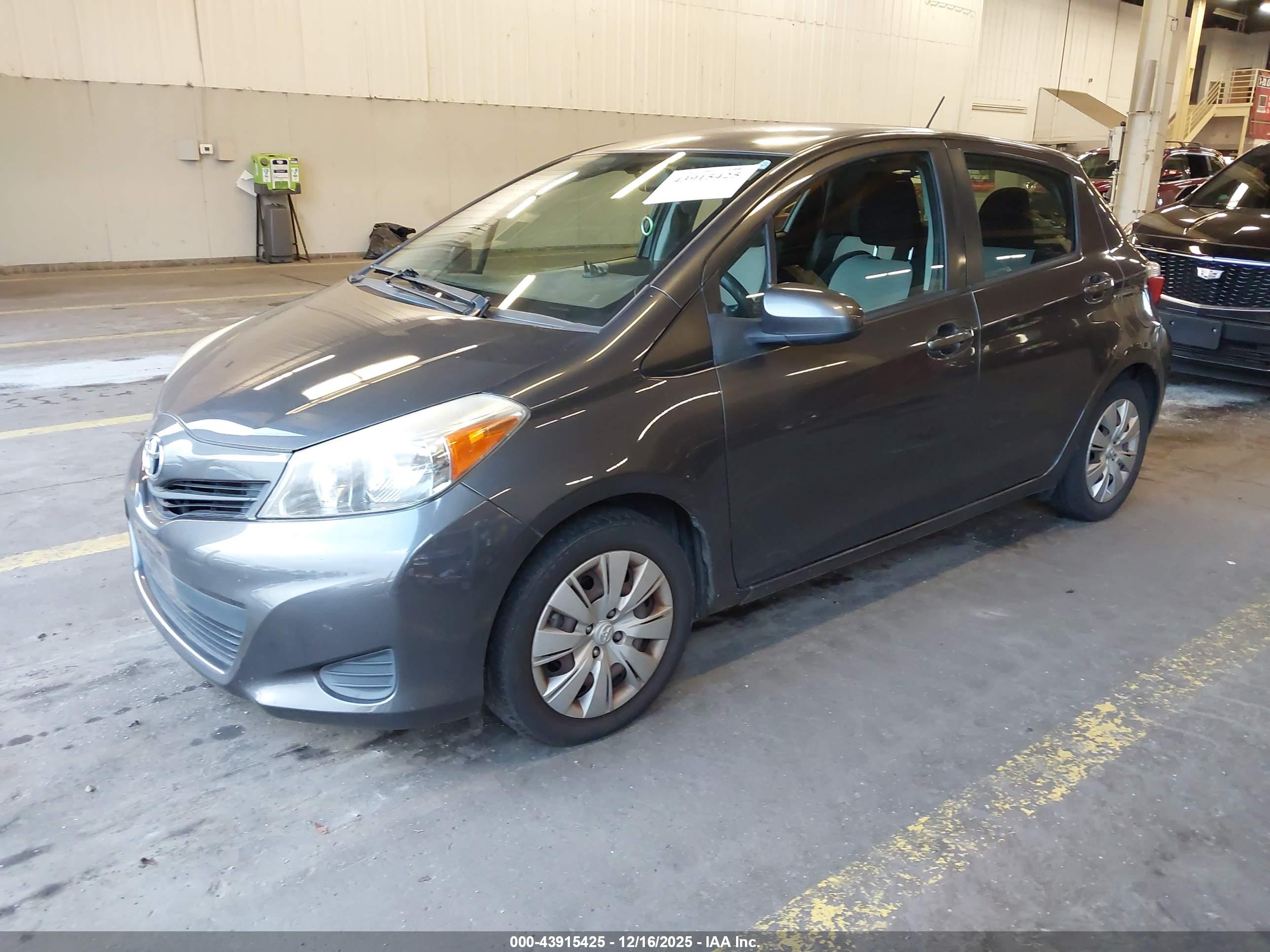 TOYOTA YARIS image 2