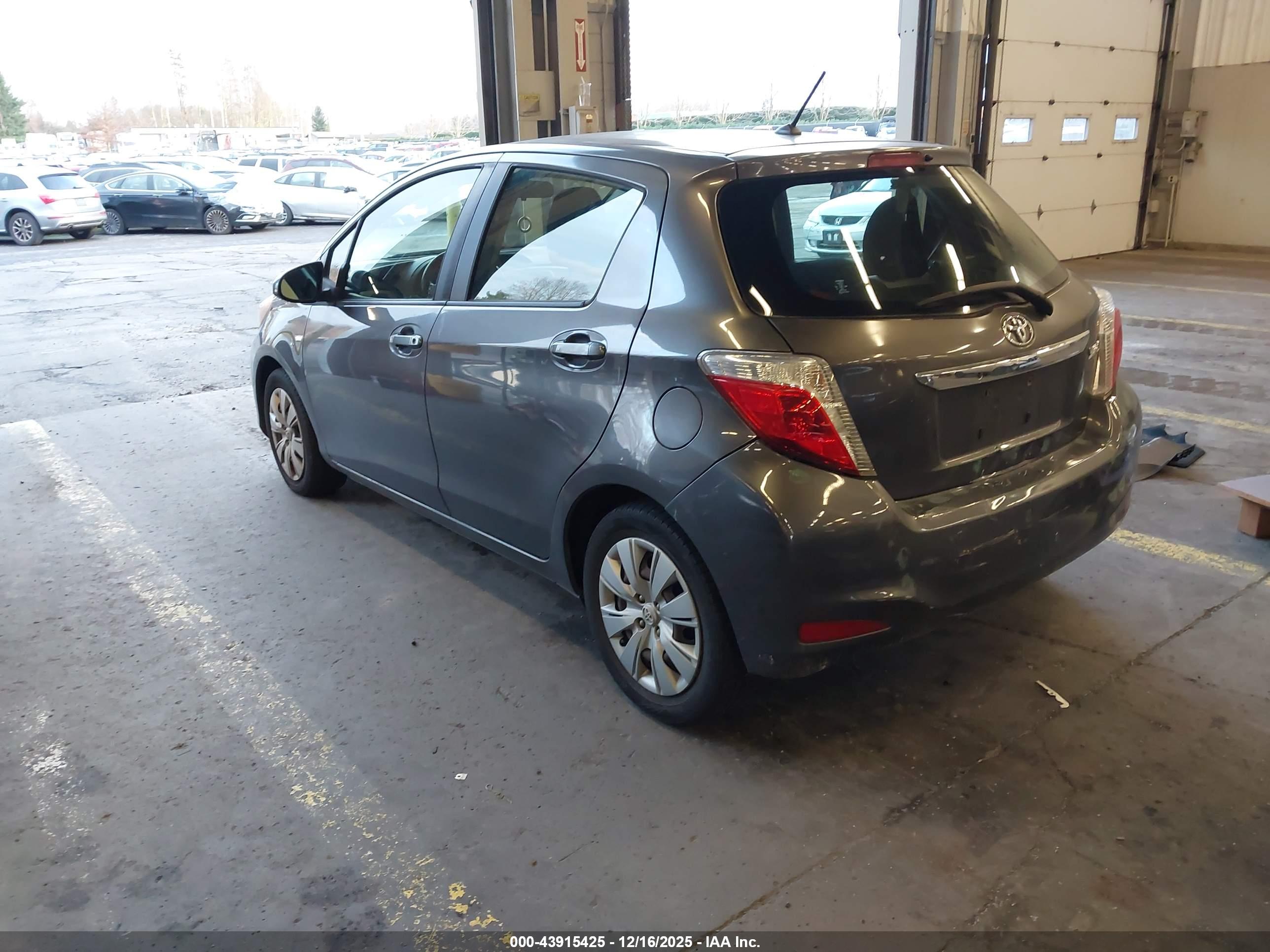 TOYOTA YARIS image 3