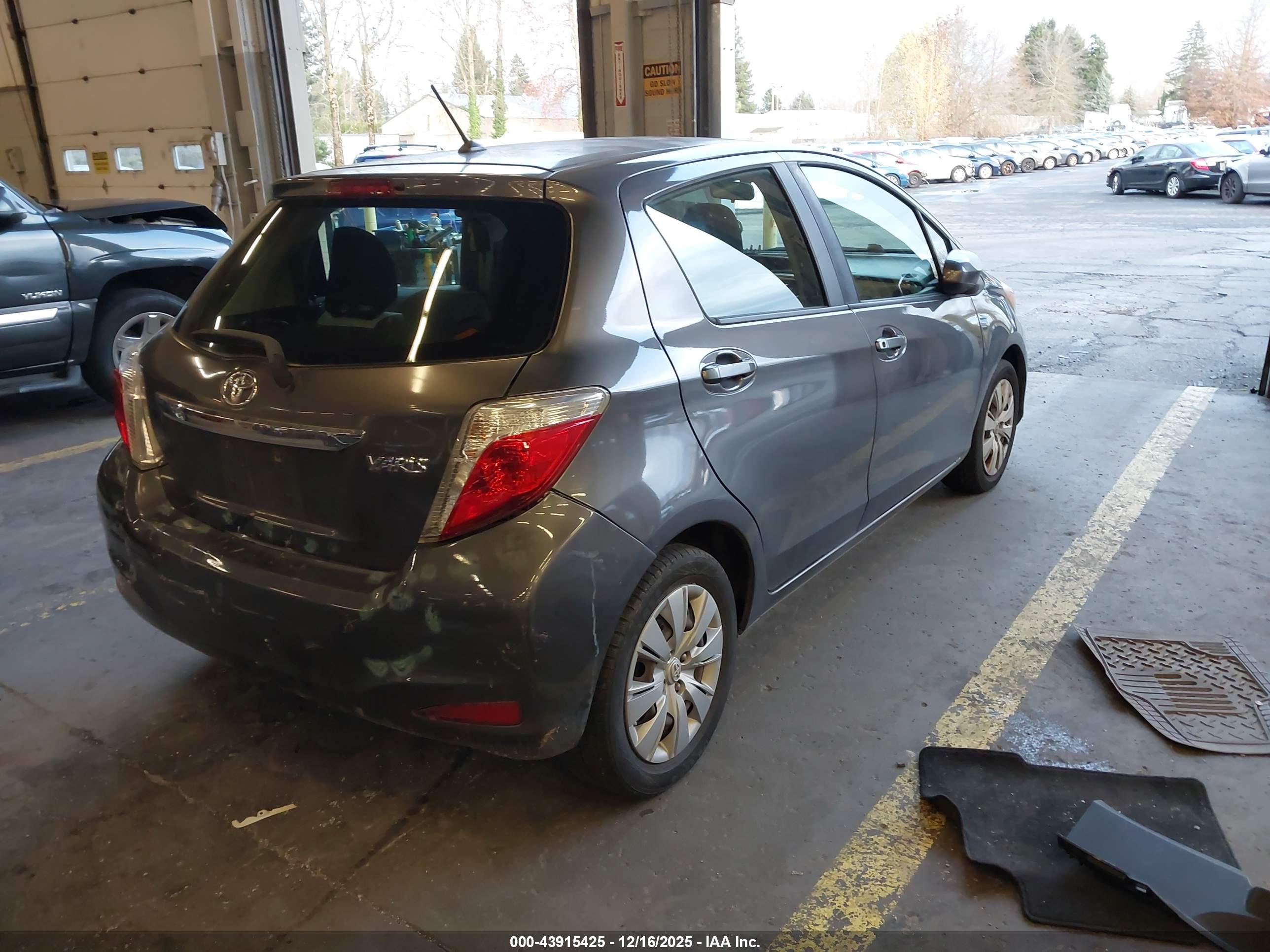 TOYOTA YARIS image 4