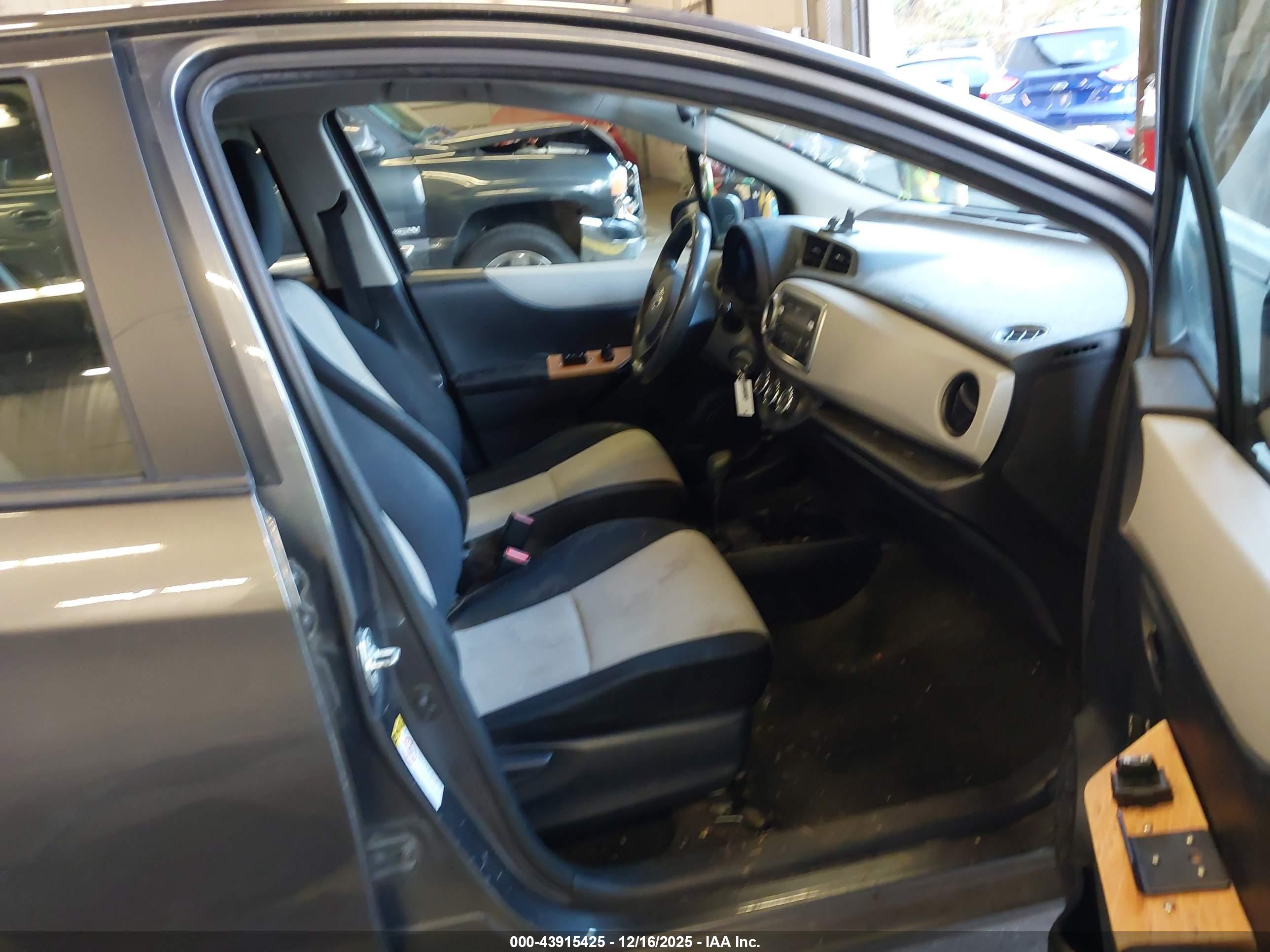 TOYOTA YARIS image 5