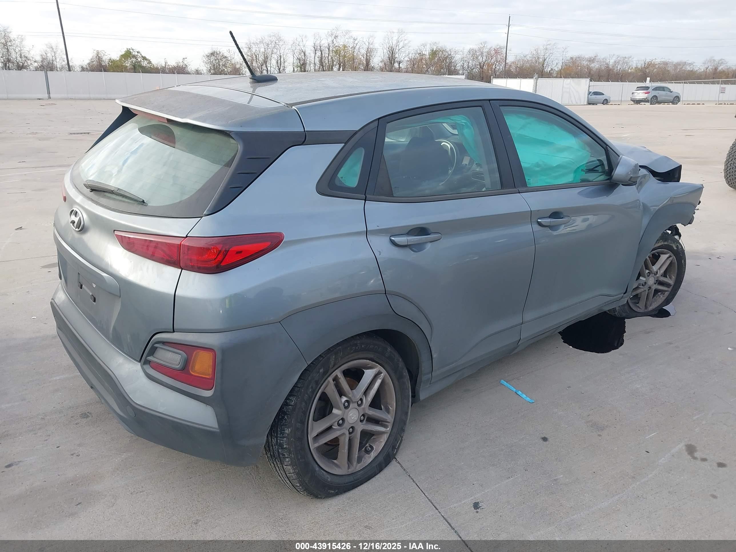 HYUNDAI KONA image 4