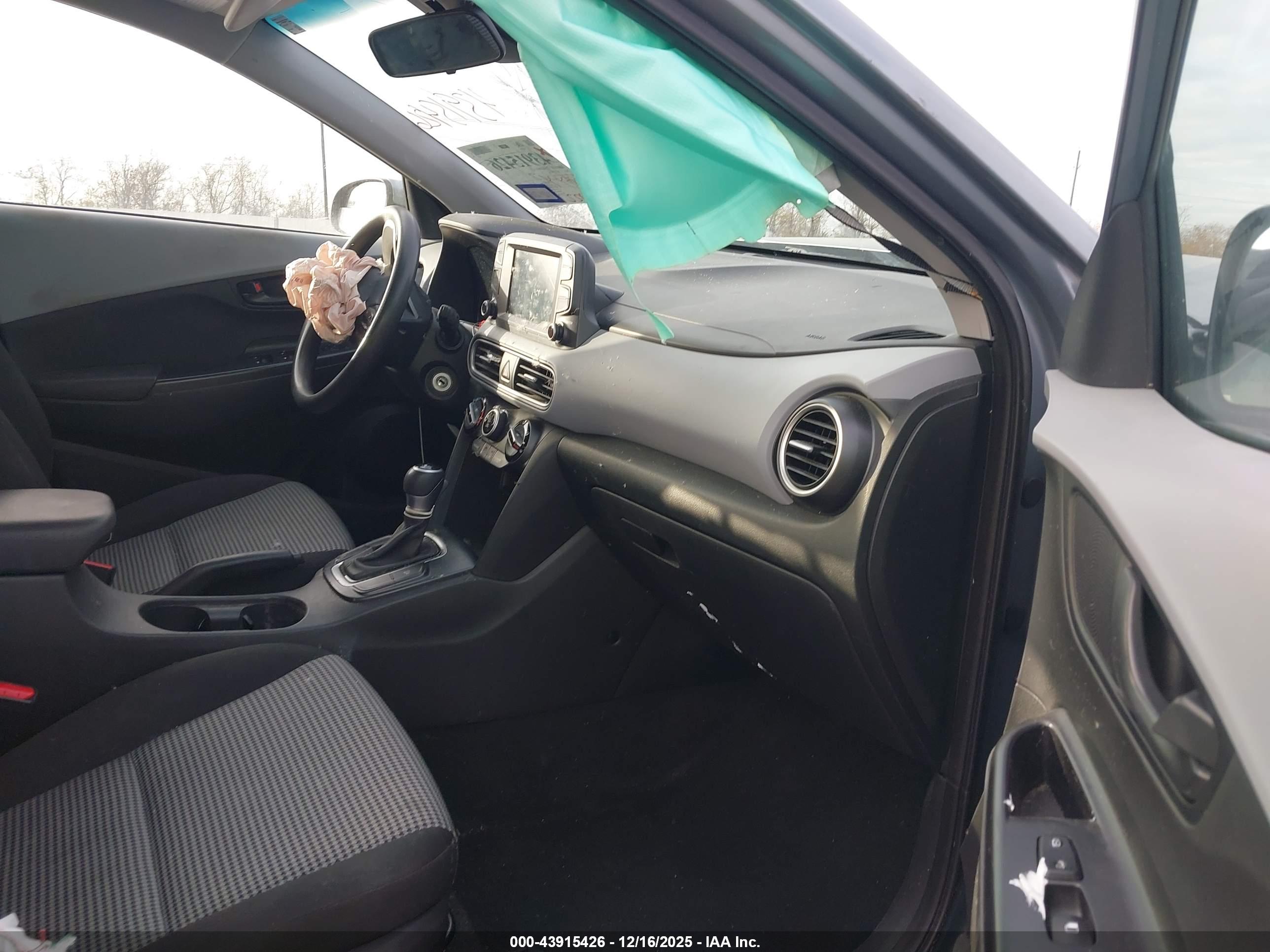 HYUNDAI KONA image 5