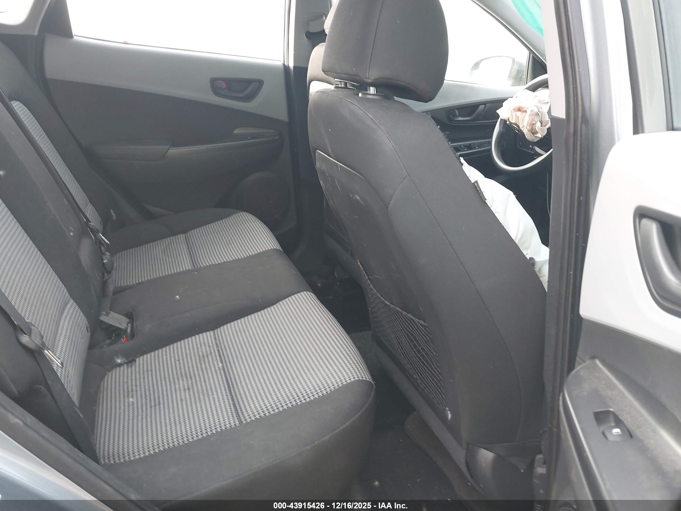 HYUNDAI KONA image 8