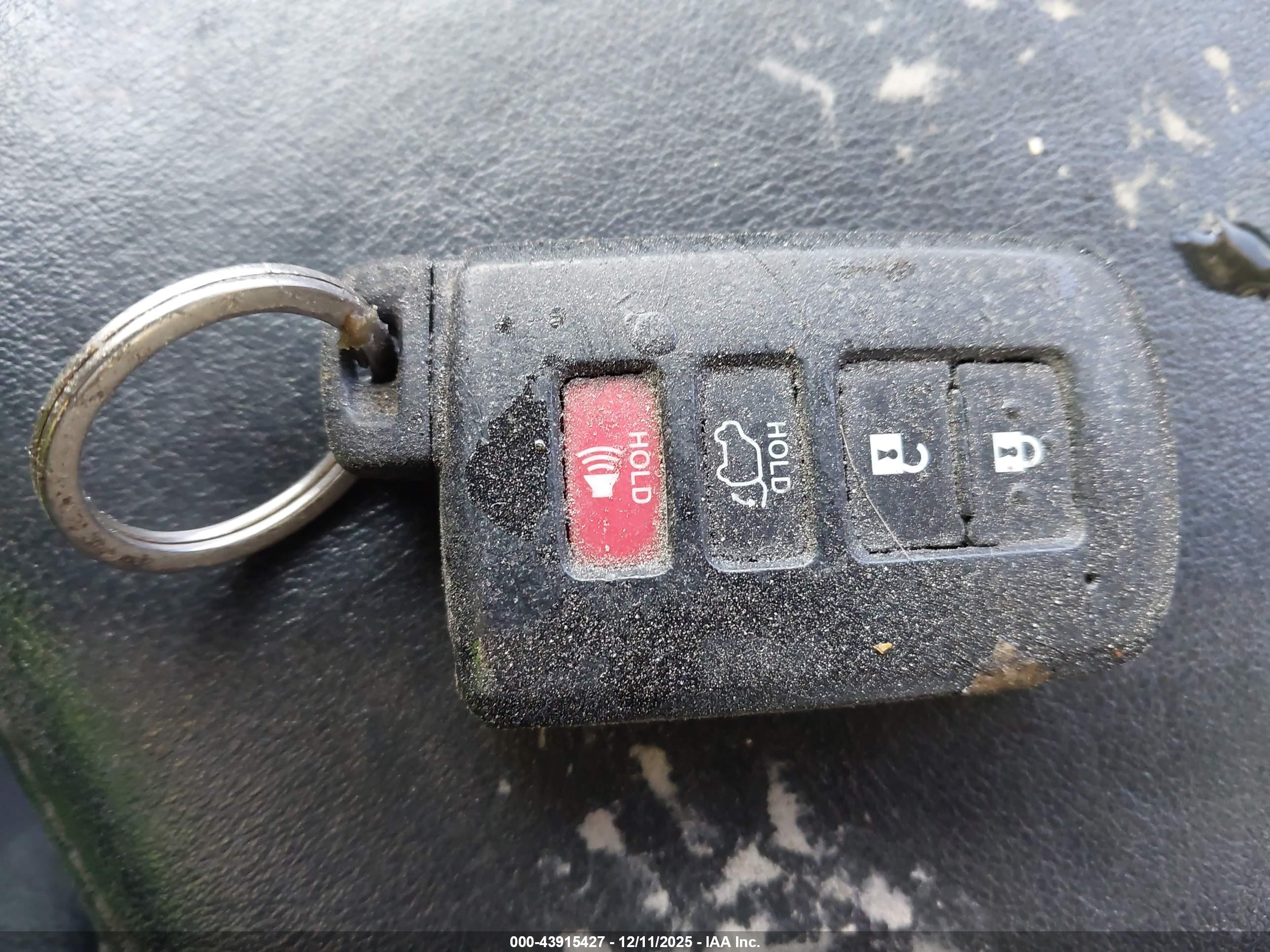 TOYOTA RAV4 image 11