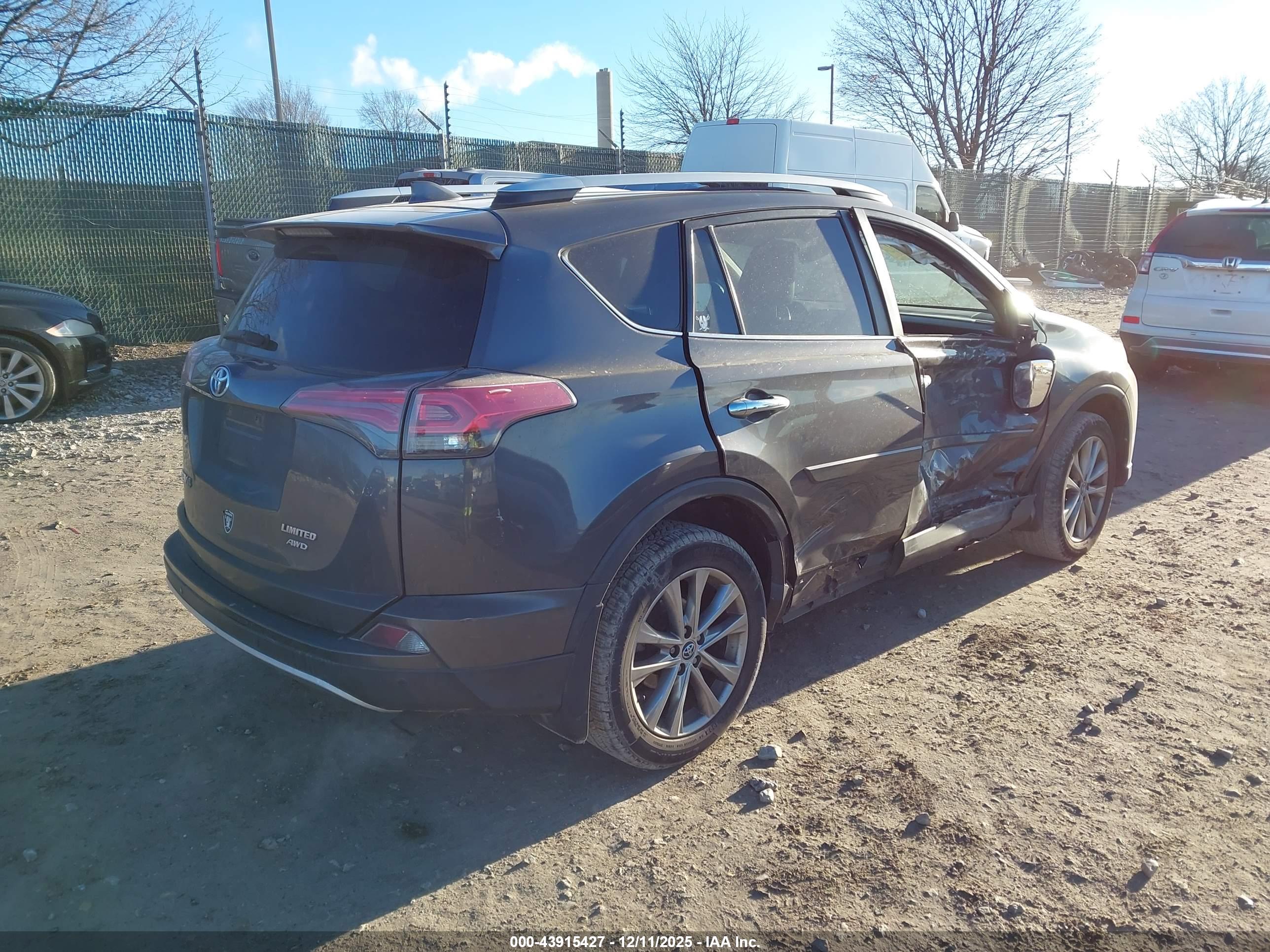 TOYOTA RAV4 image 4