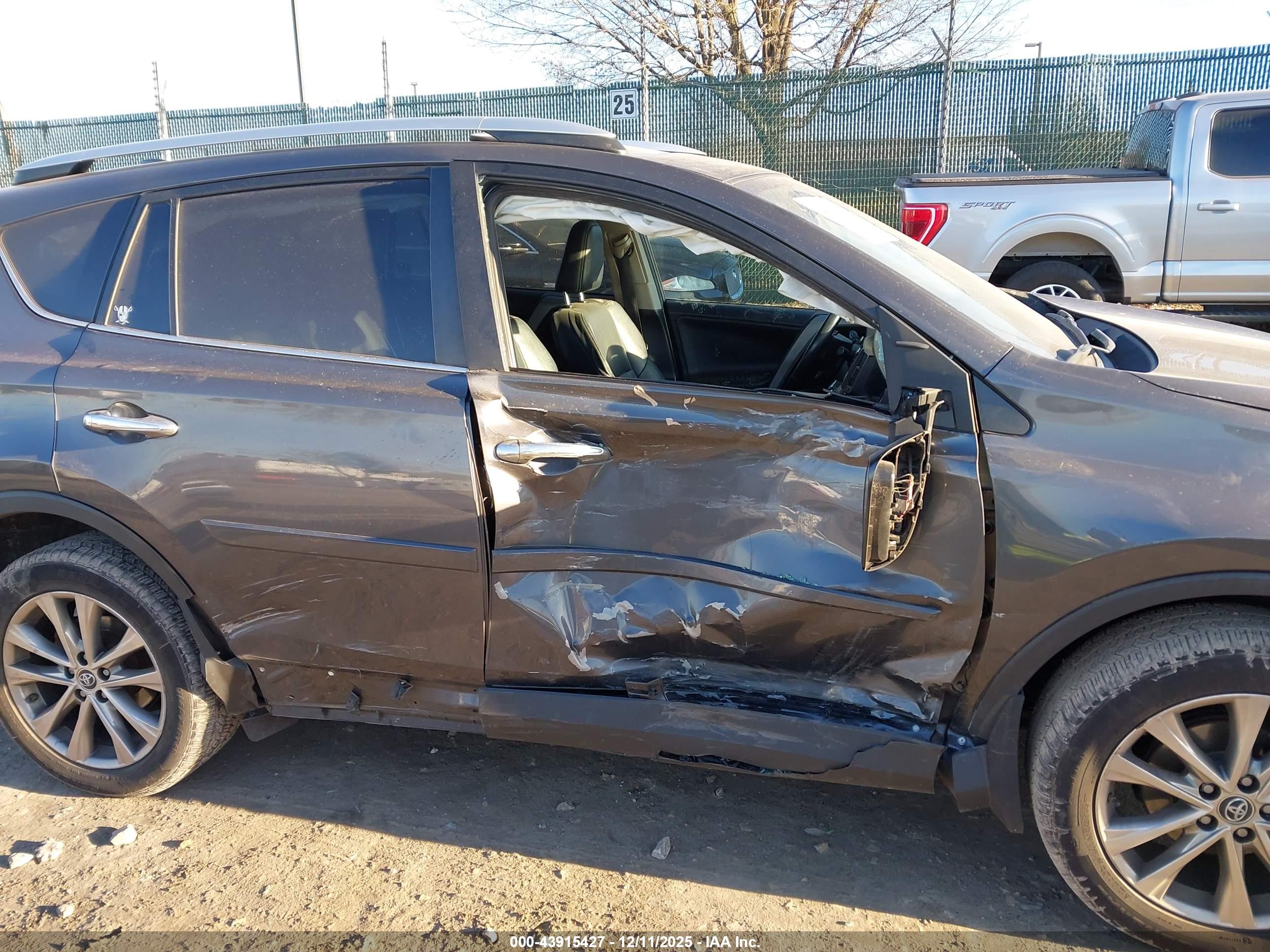 TOYOTA RAV4 image 6