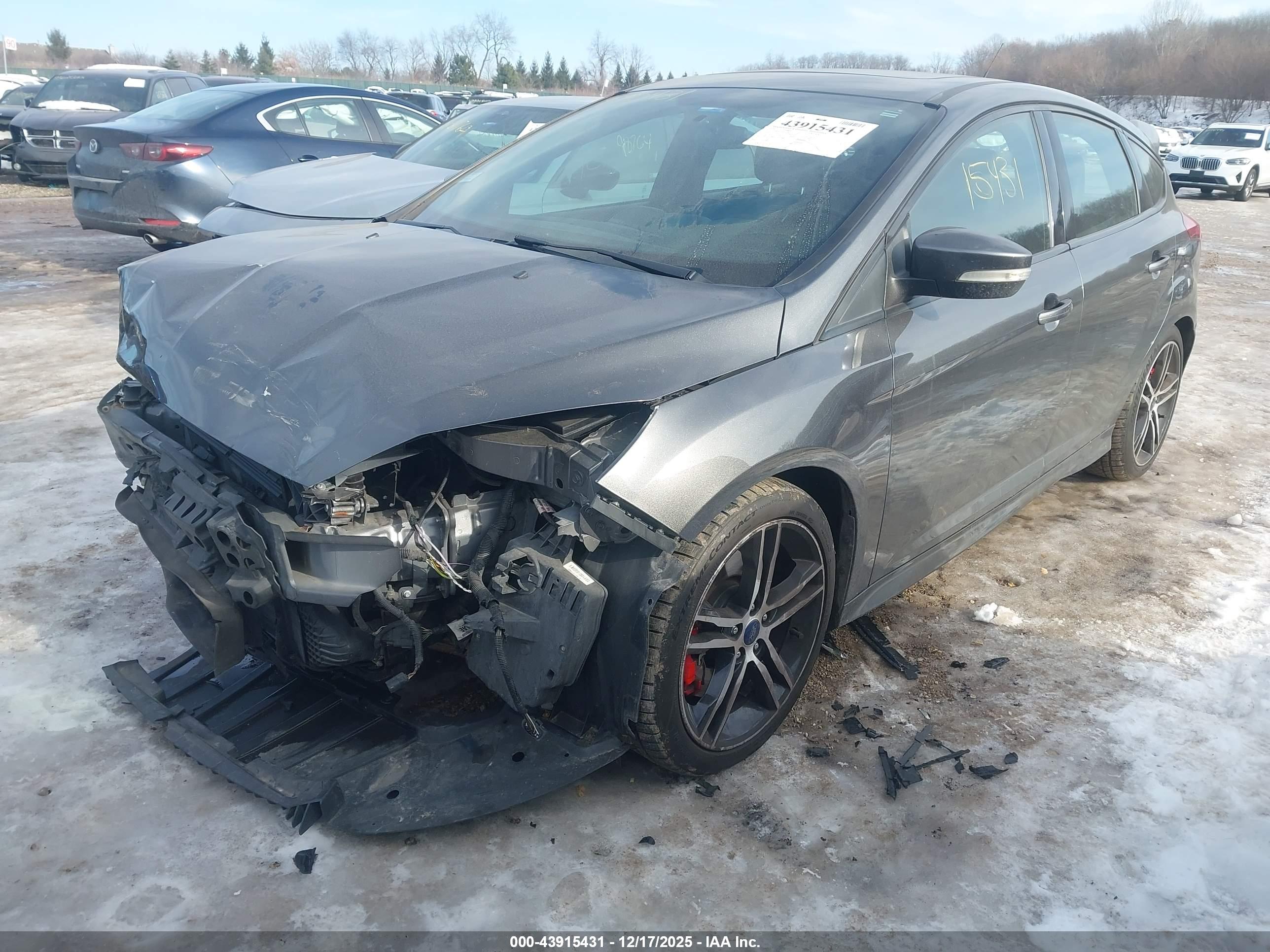 FORD FOCUS image 2