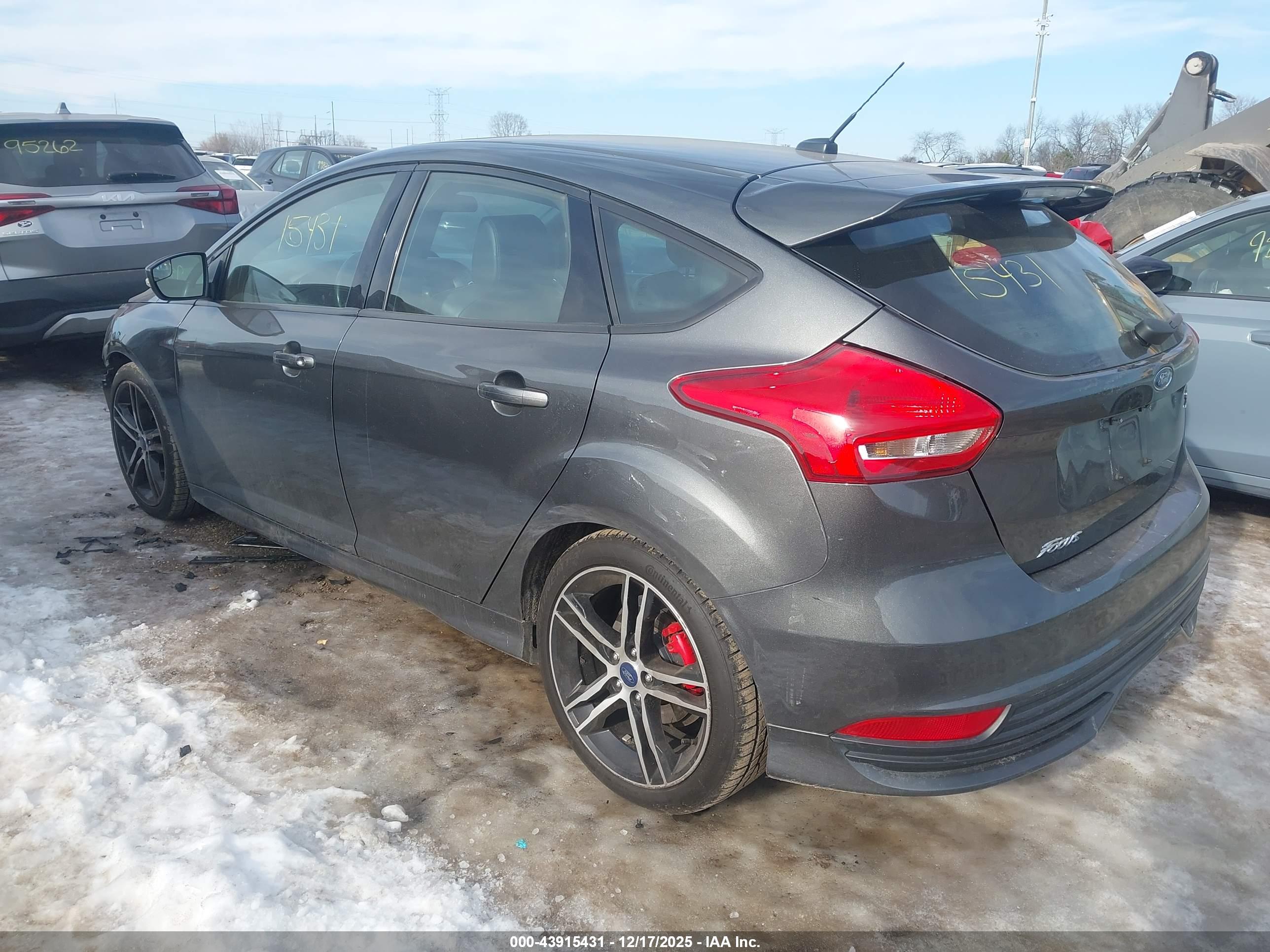FORD FOCUS image 3