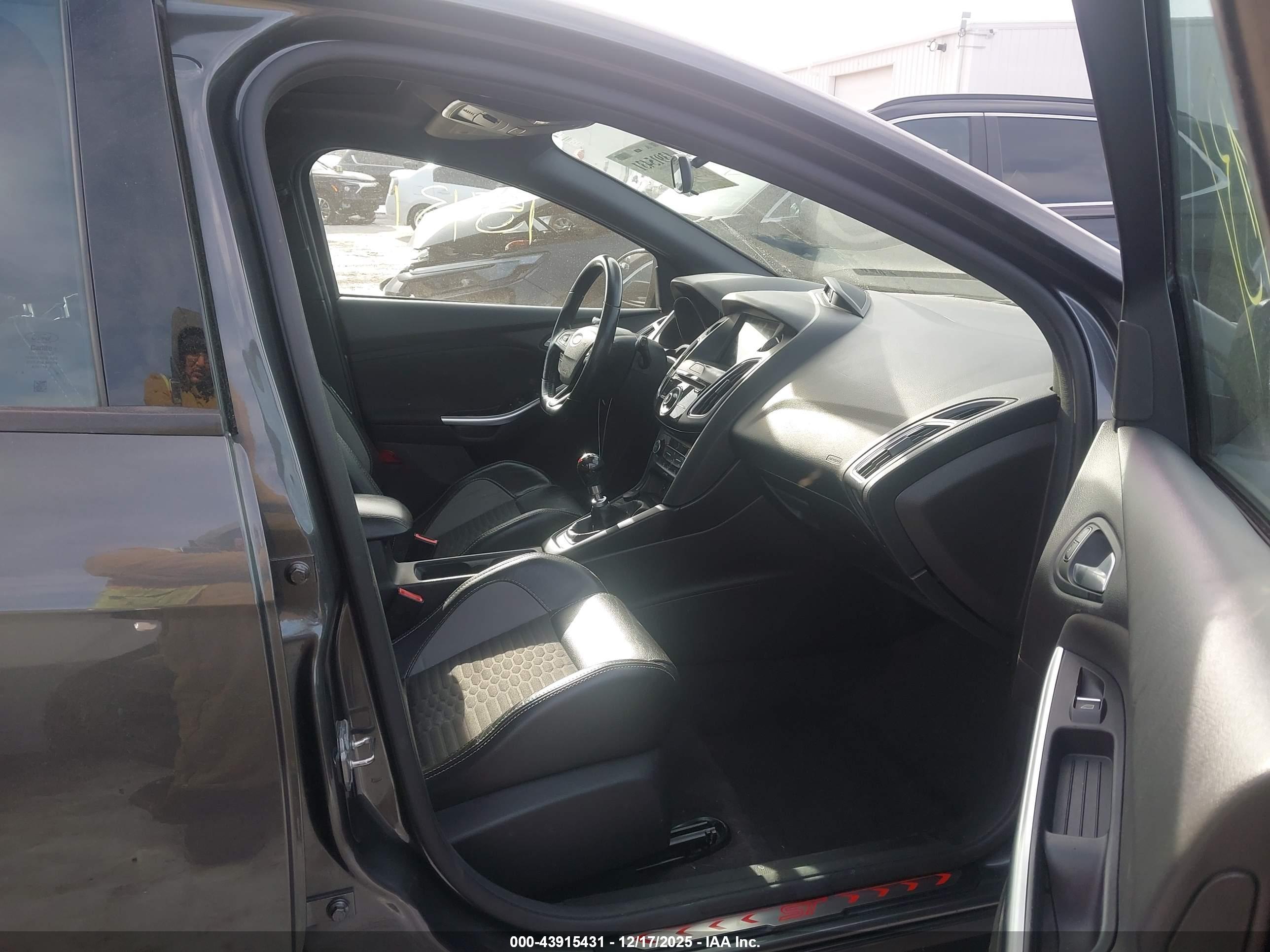 FORD FOCUS image 5