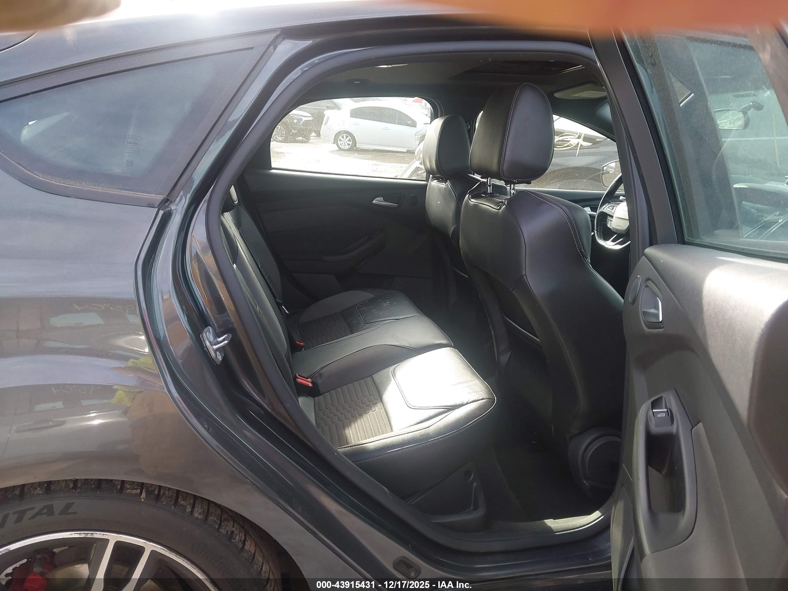 FORD FOCUS image 8