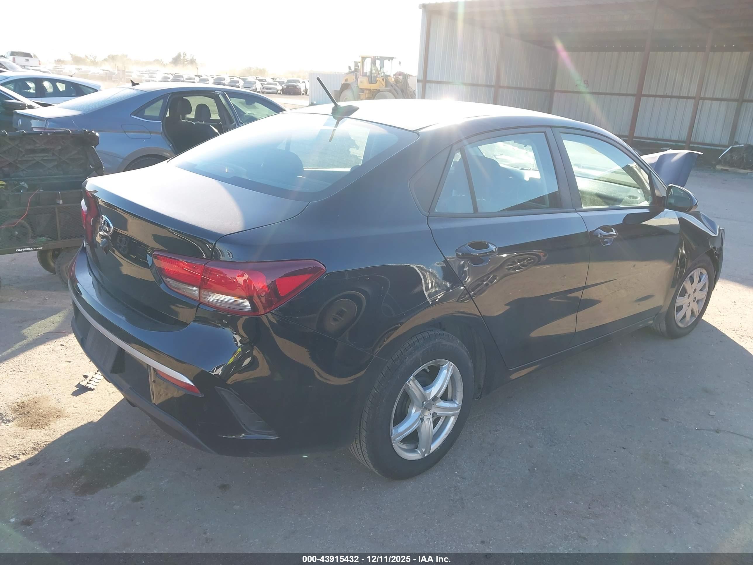 KIA RIO image 4