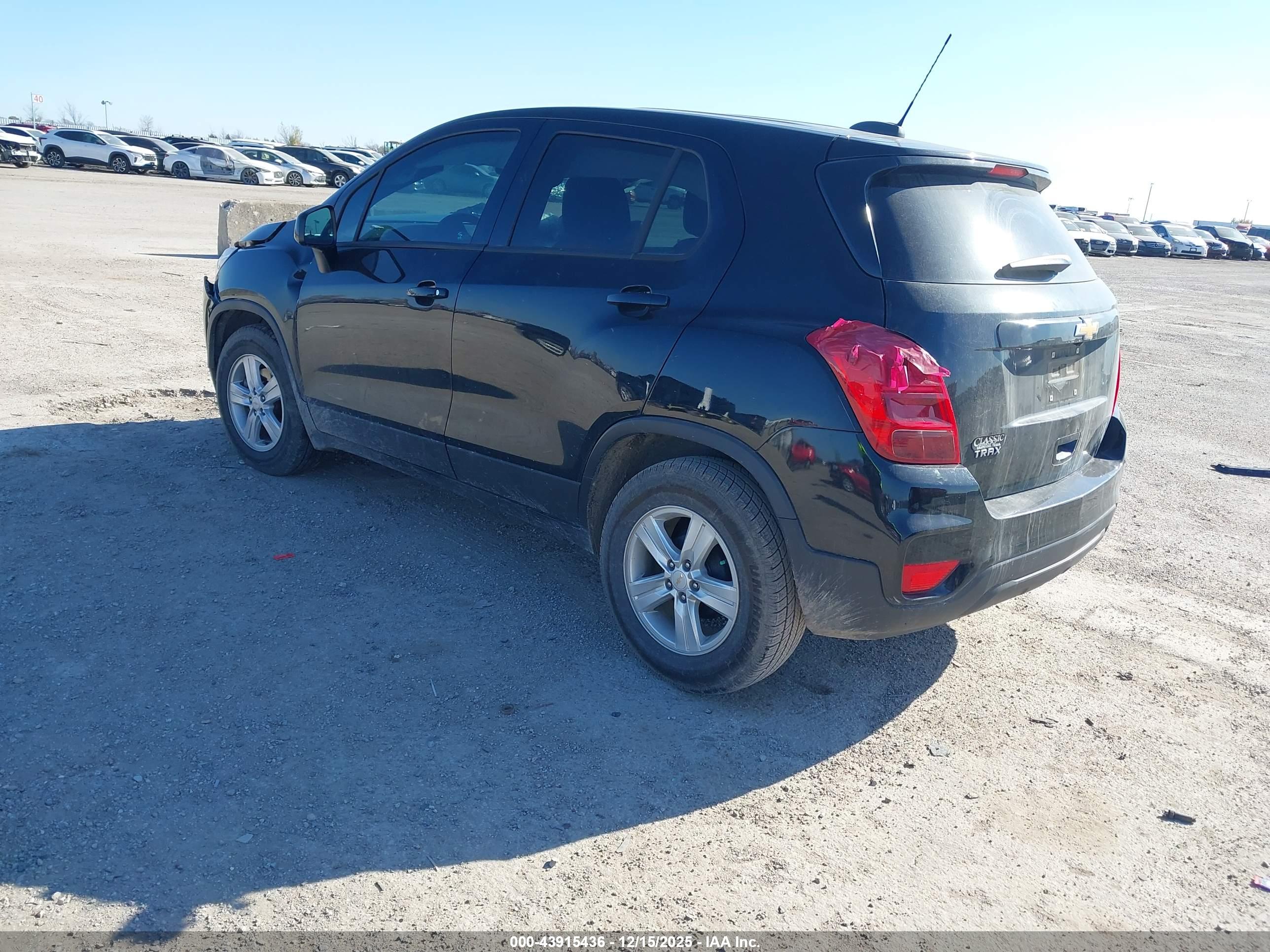 CHEVROLET TRAX image 3