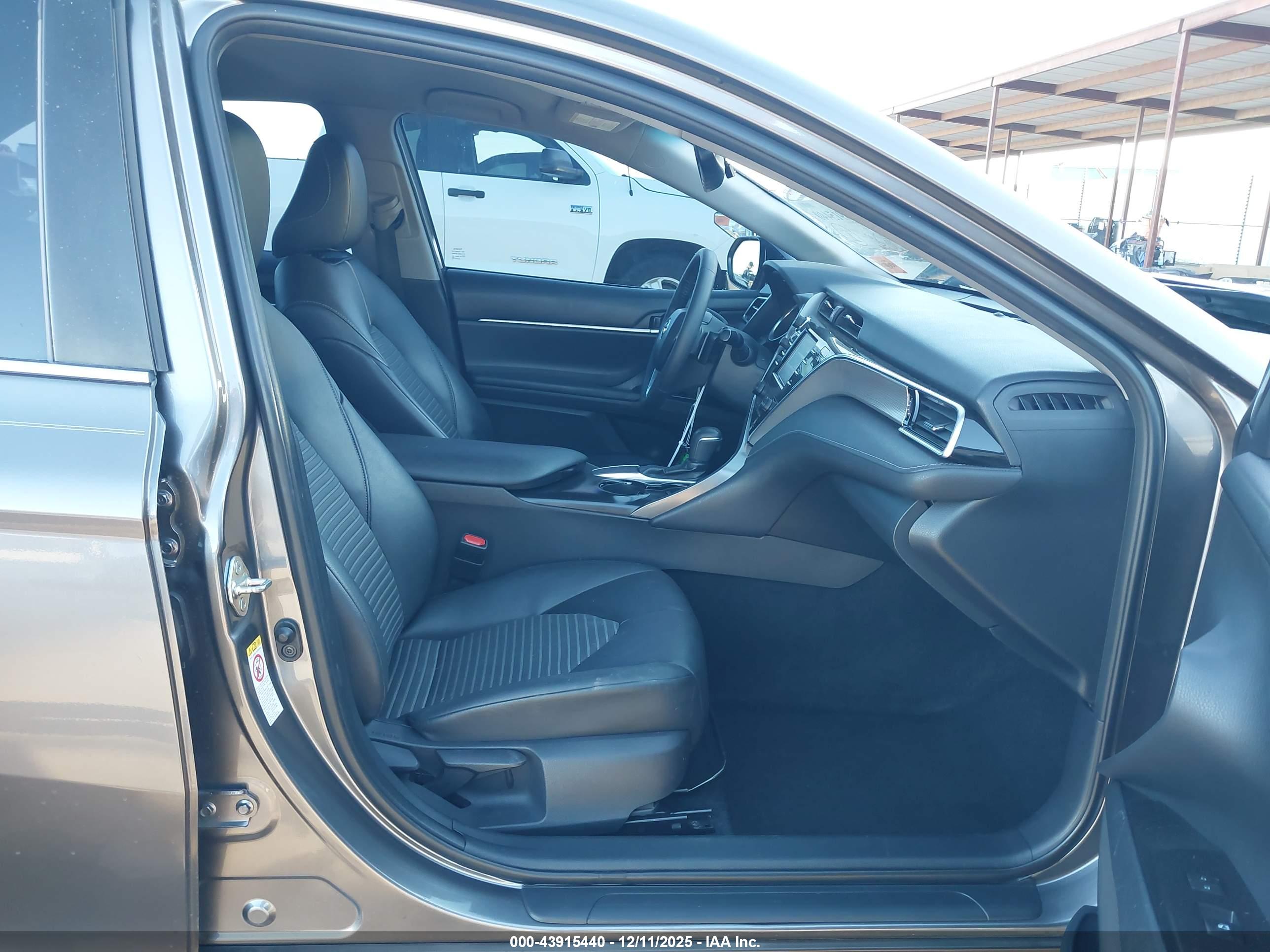 TOYOTA CAMRY image 5