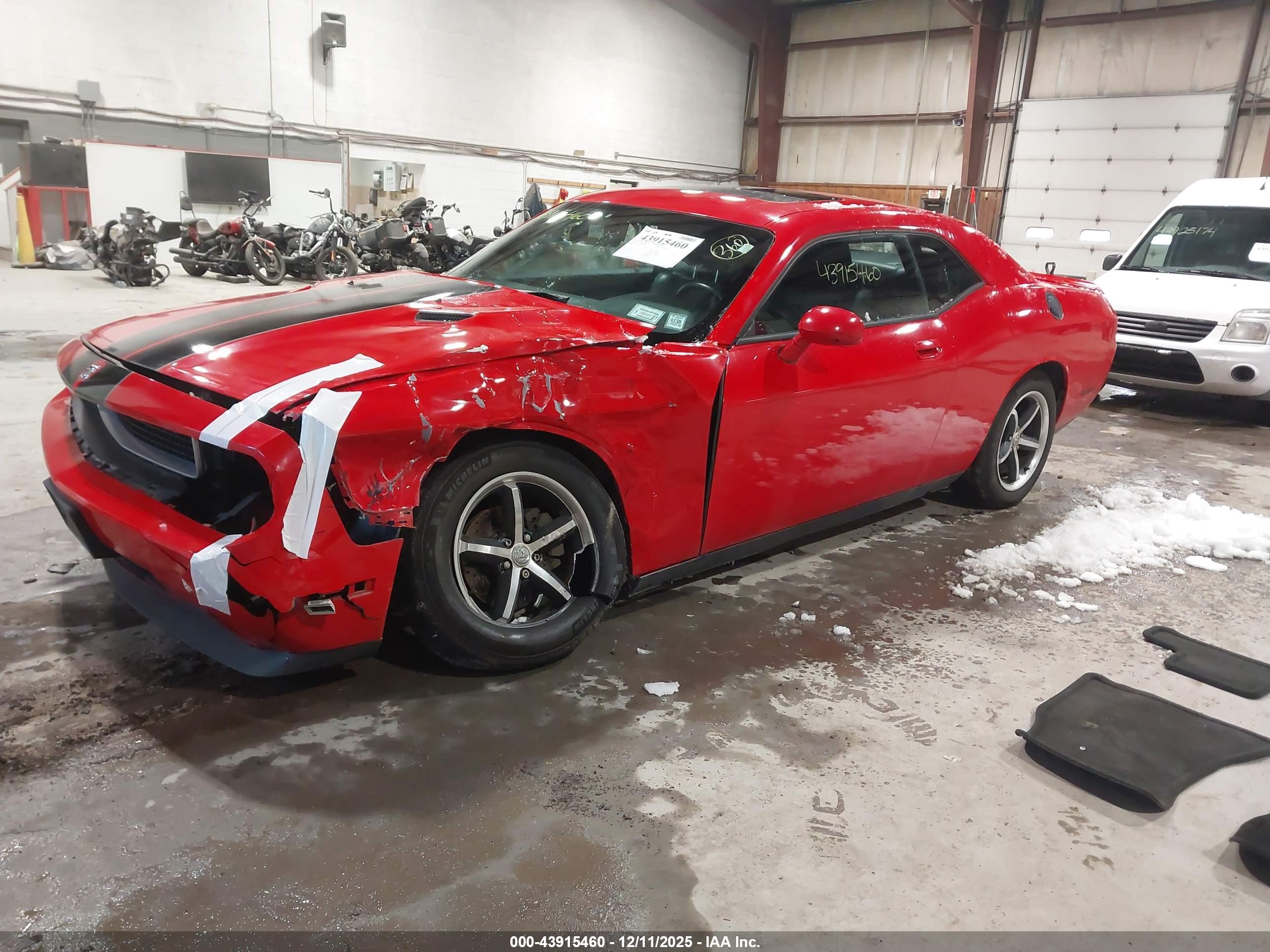 DODGE CHALLENGER image 2
