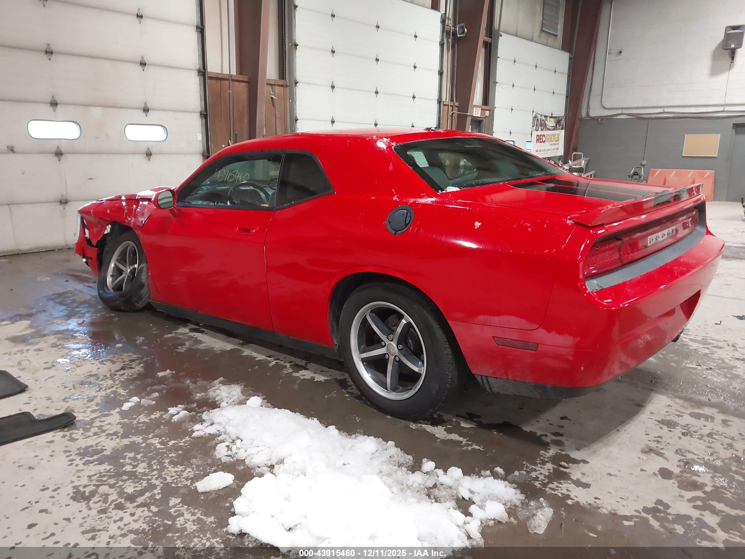DODGE CHALLENGER image 3
