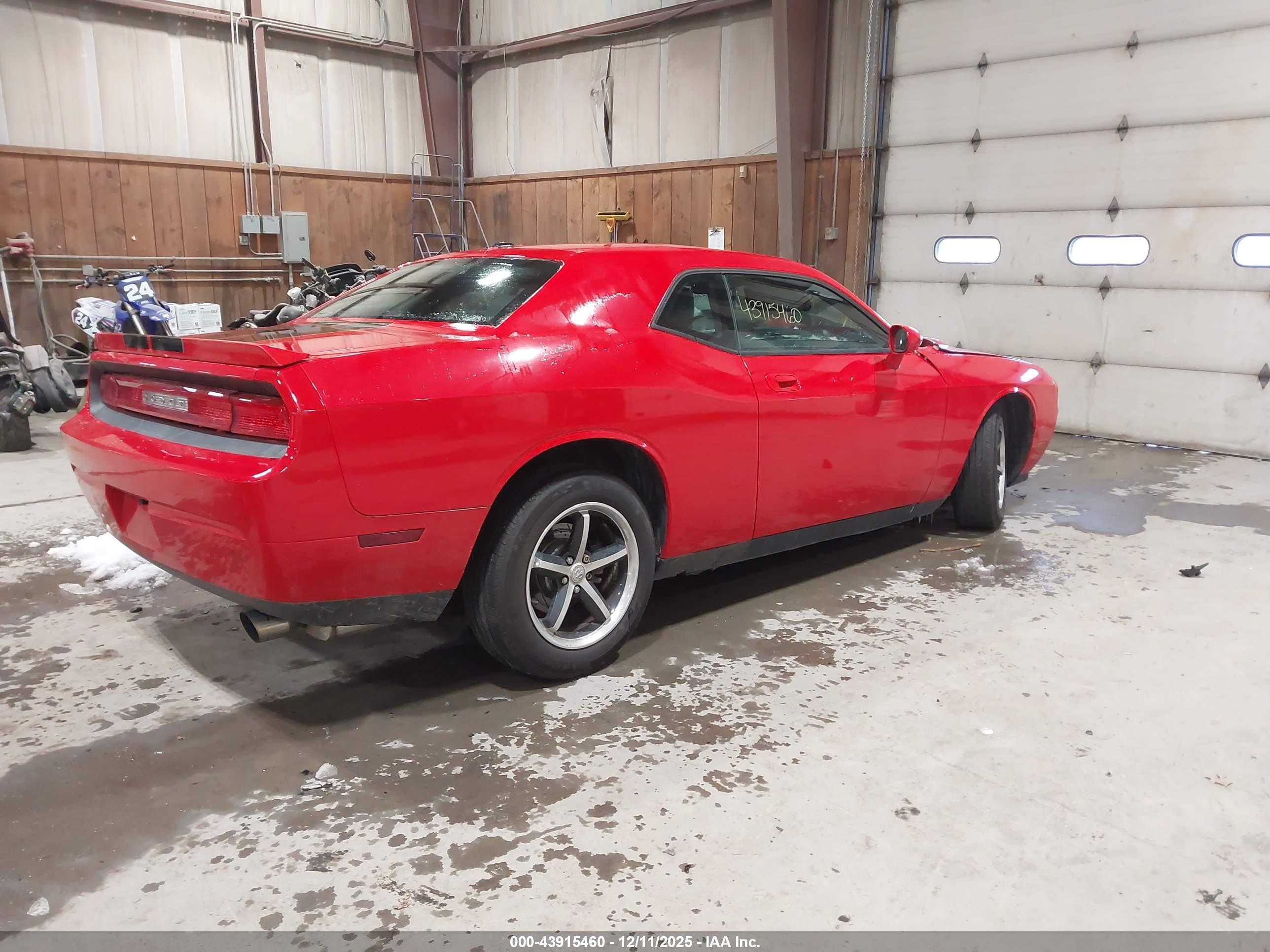 DODGE CHALLENGER image 4