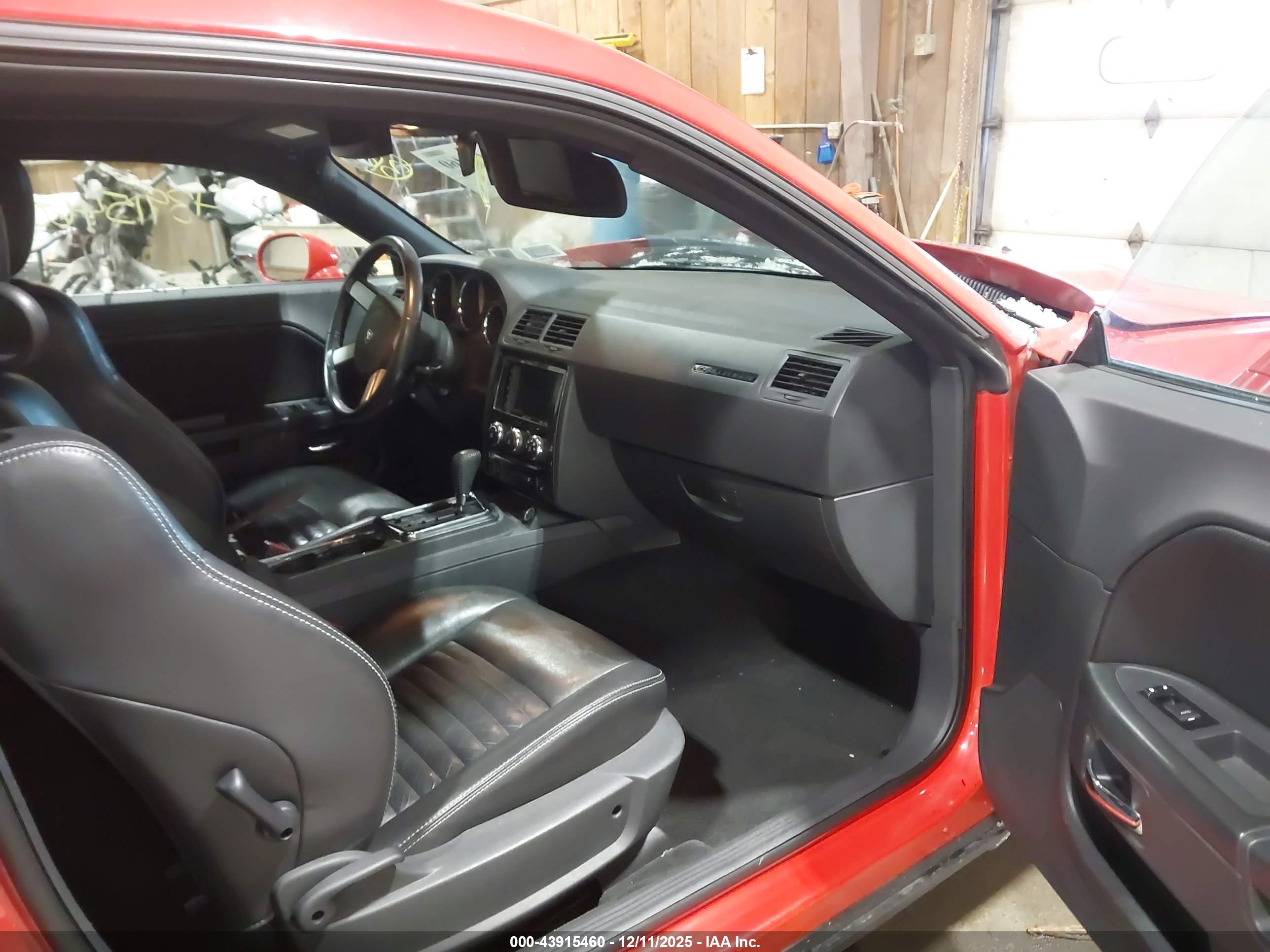 DODGE CHALLENGER image 5