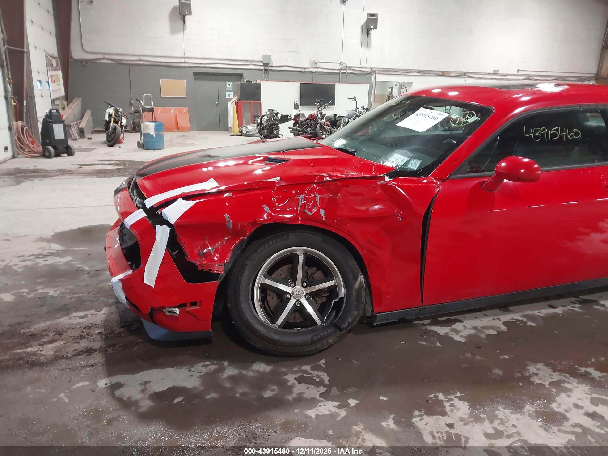 DODGE CHALLENGER image 6