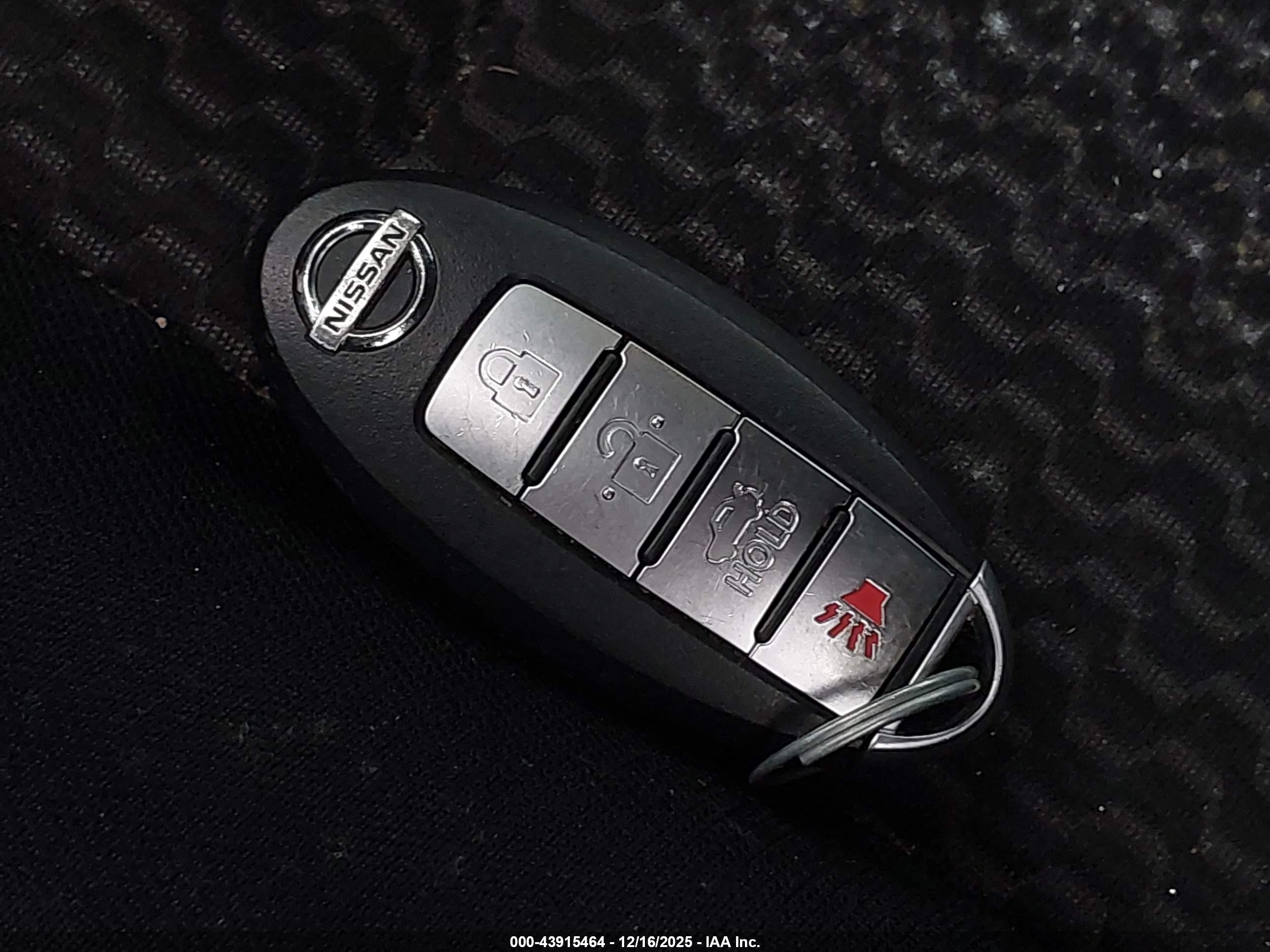 NISSAN LEAF image 11