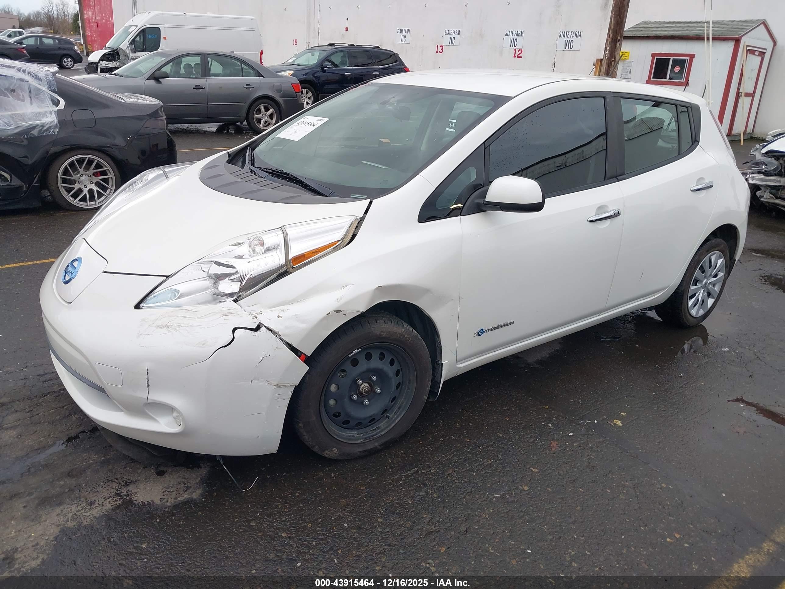 NISSAN LEAF image 2