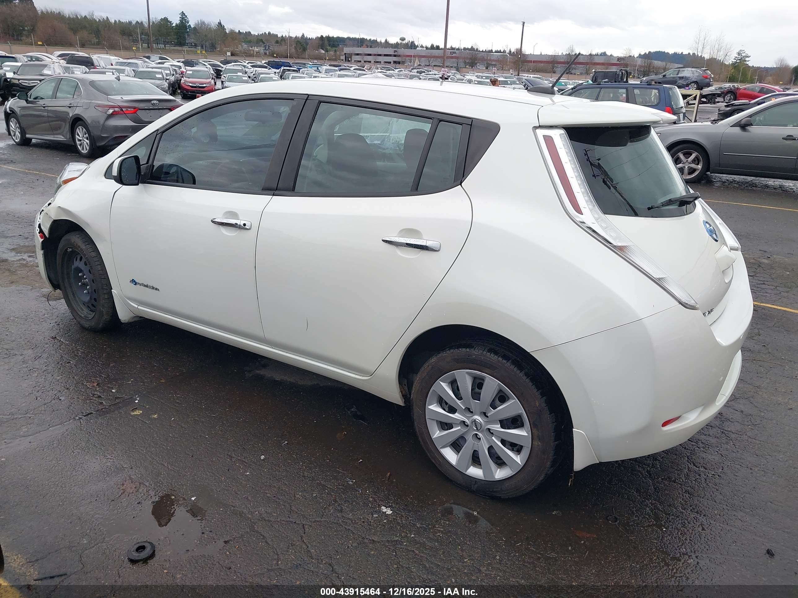 NISSAN LEAF image 3