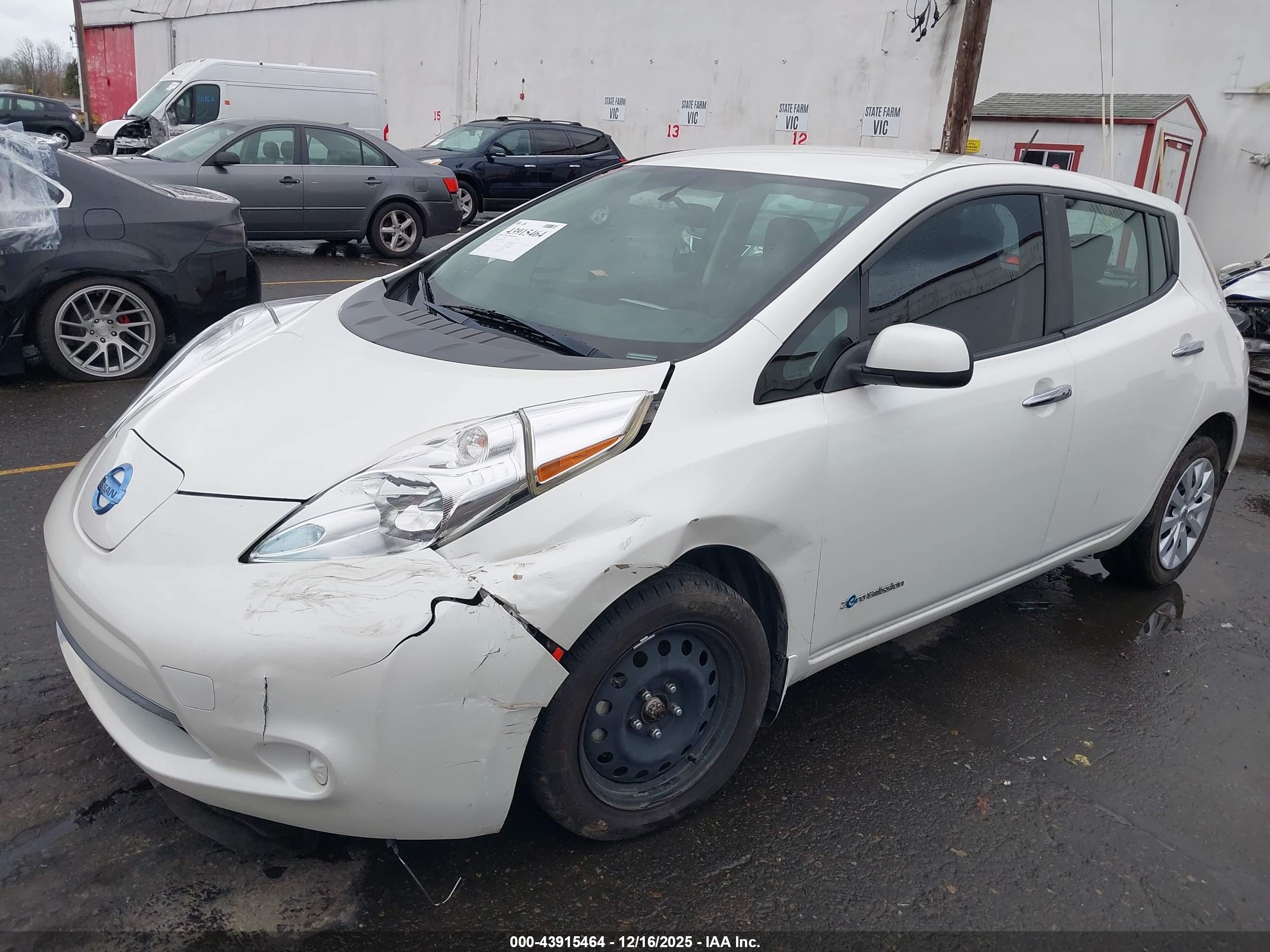 NISSAN LEAF image 6