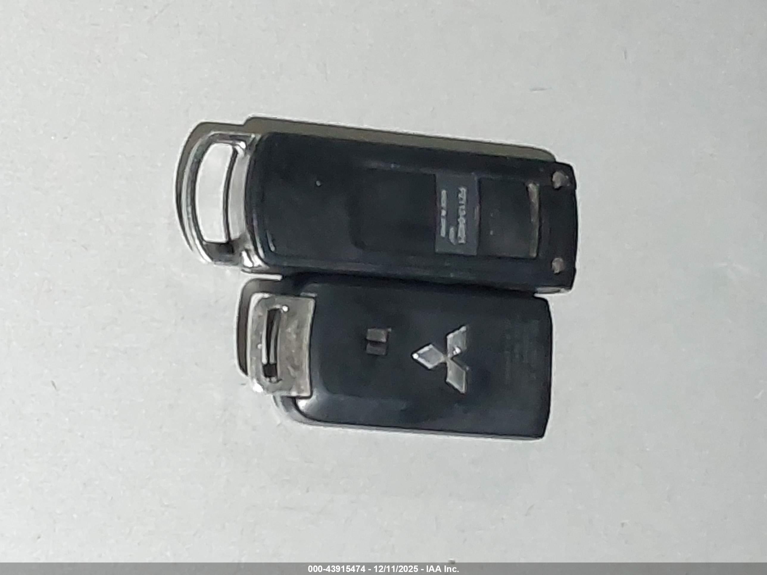 MITSUBISHI OUTLANDER image 11