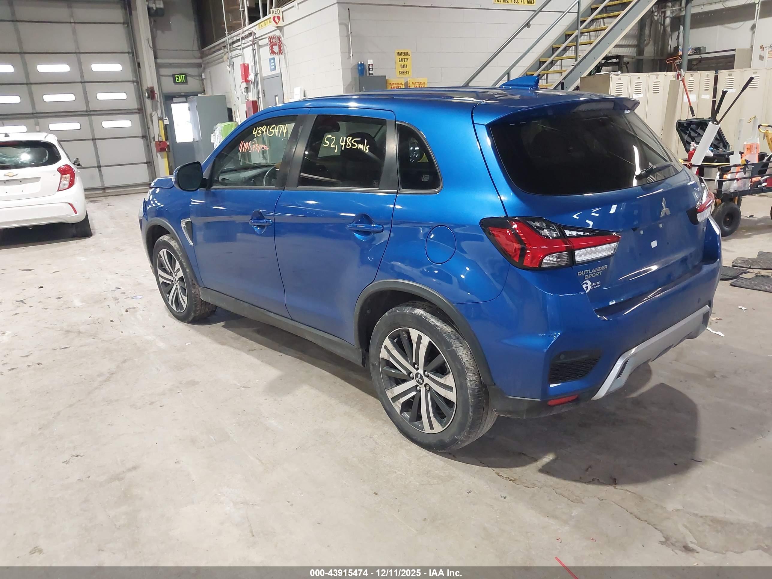 MITSUBISHI OUTLANDER image 3