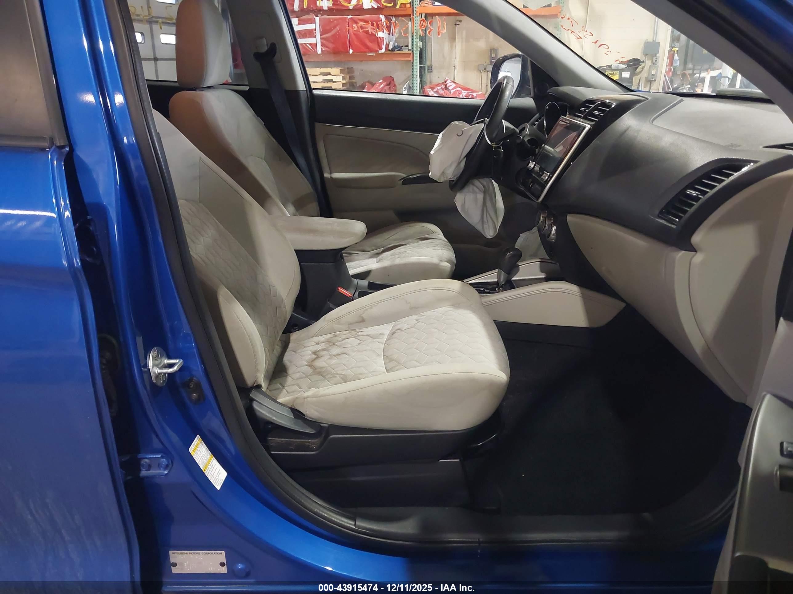 MITSUBISHI OUTLANDER image 5