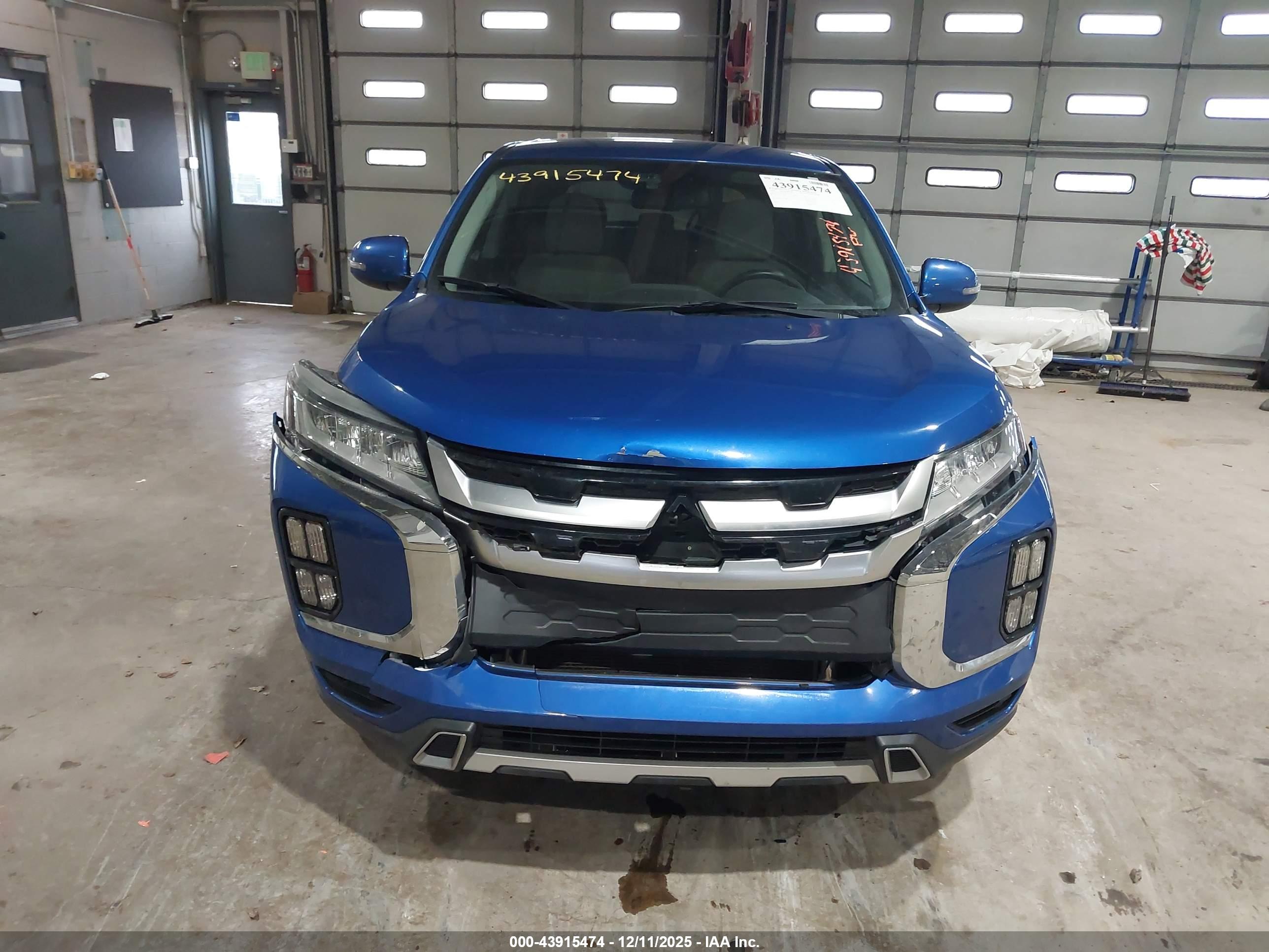 MITSUBISHI OUTLANDER image 6
