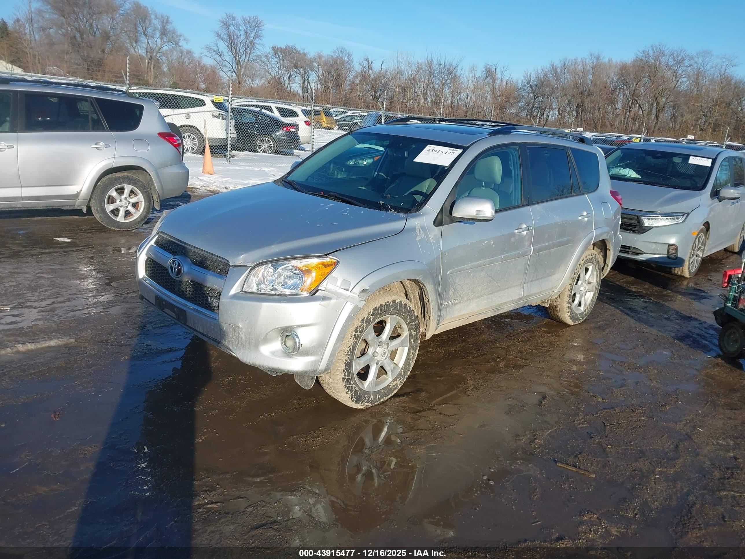 TOYOTA RAV4 image 2