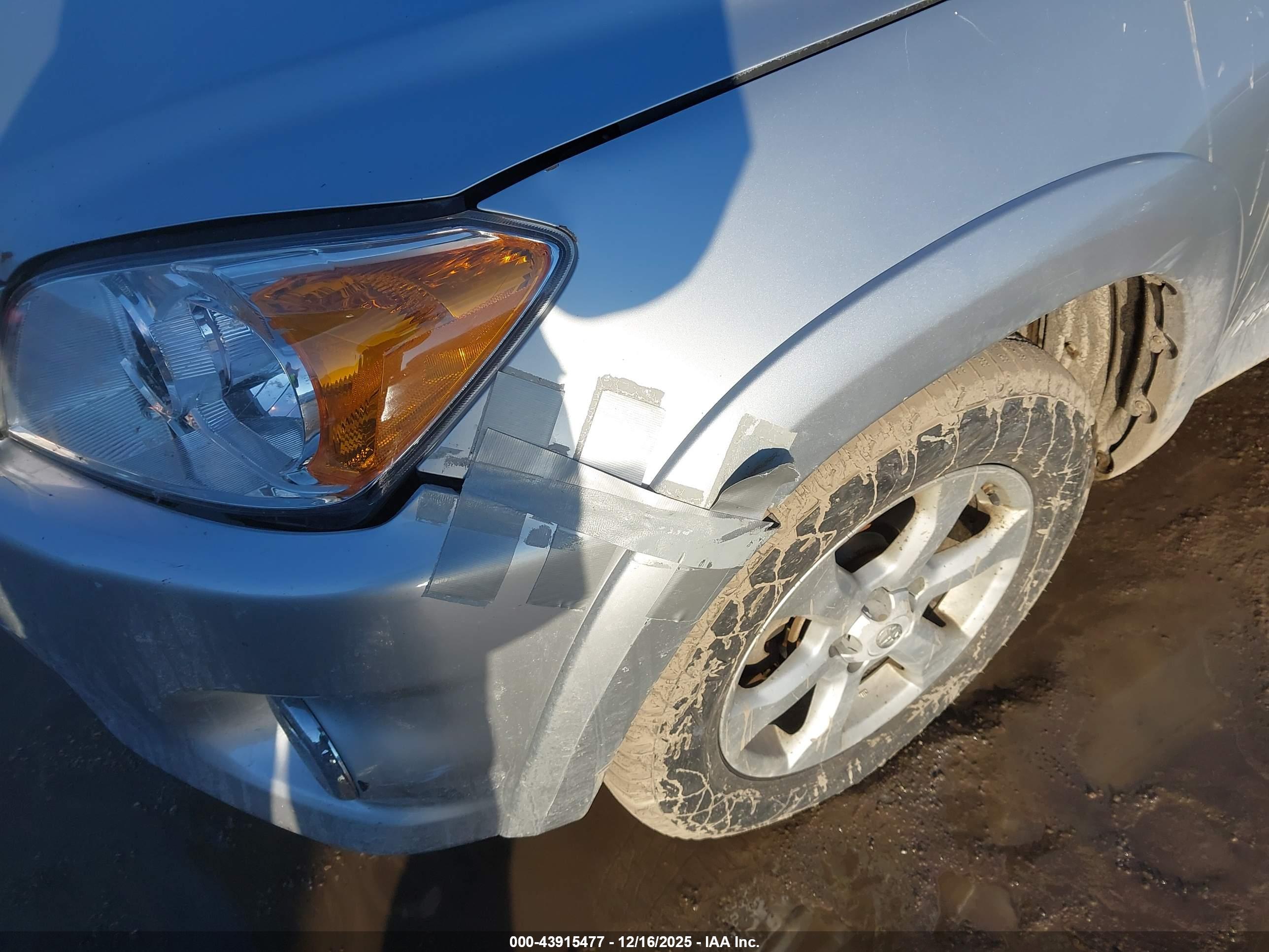 TOYOTA RAV4 image 6