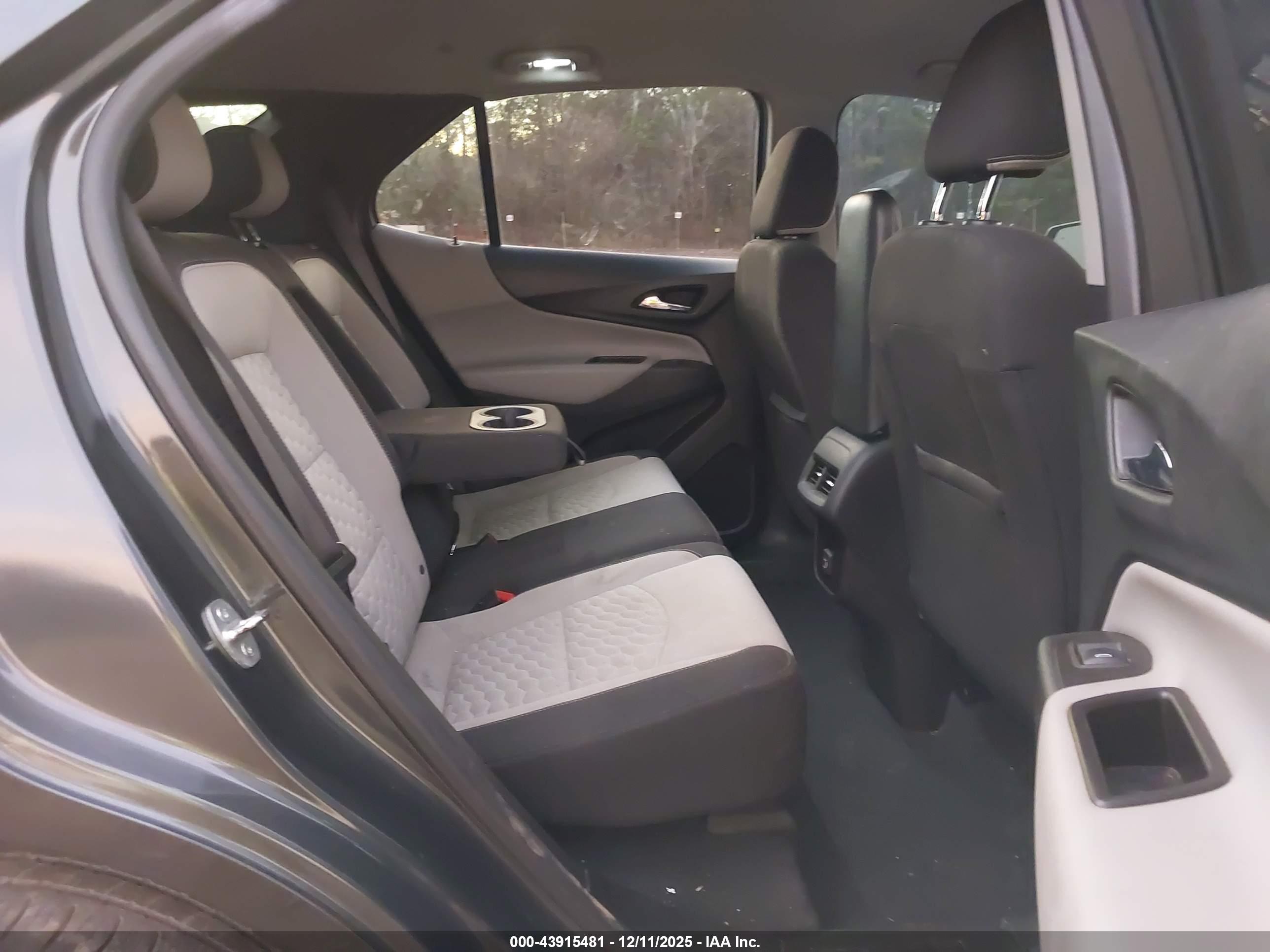 CHEVROLET EQUINOX image 8