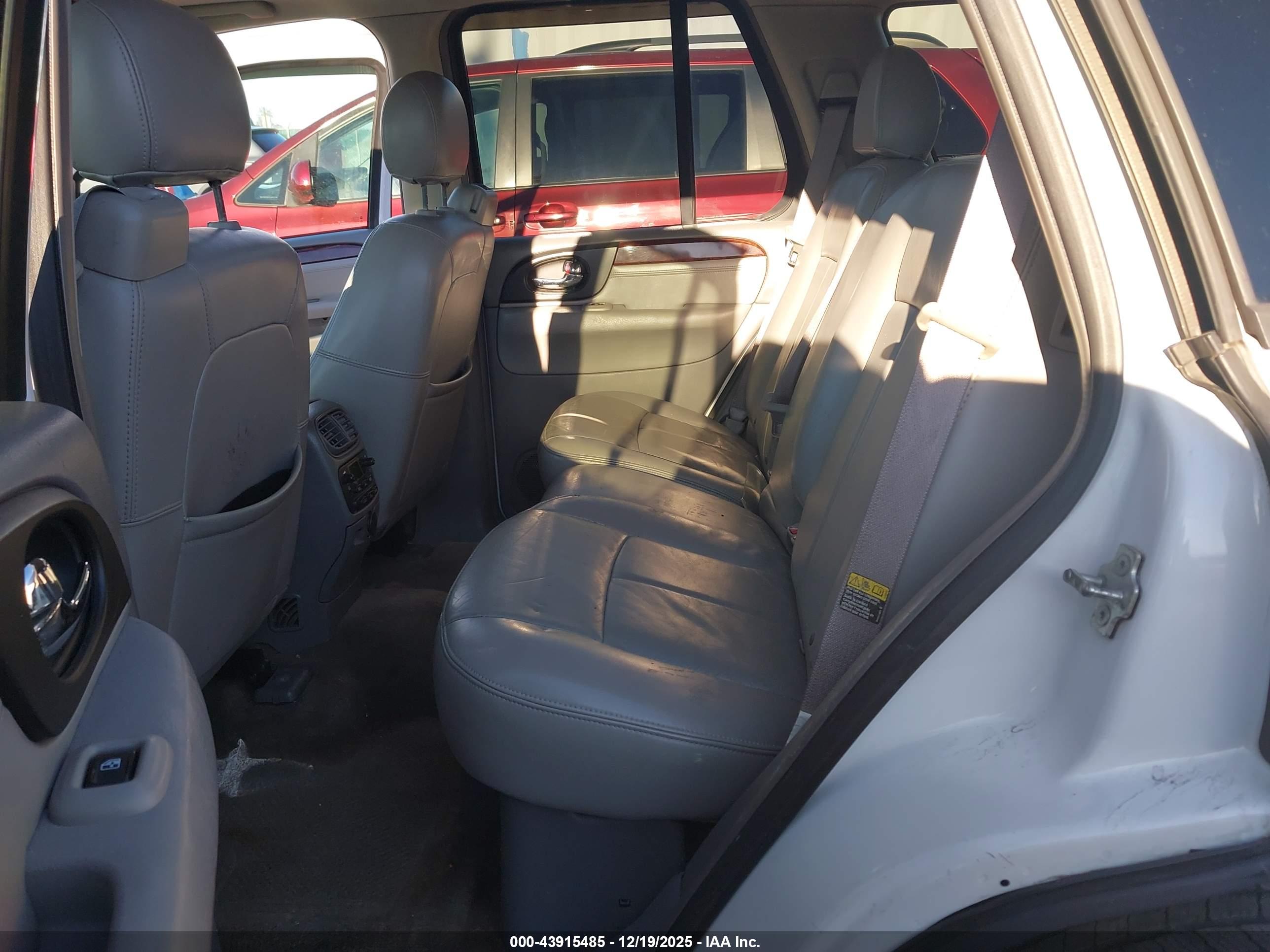 GMC ENVOY image 8
