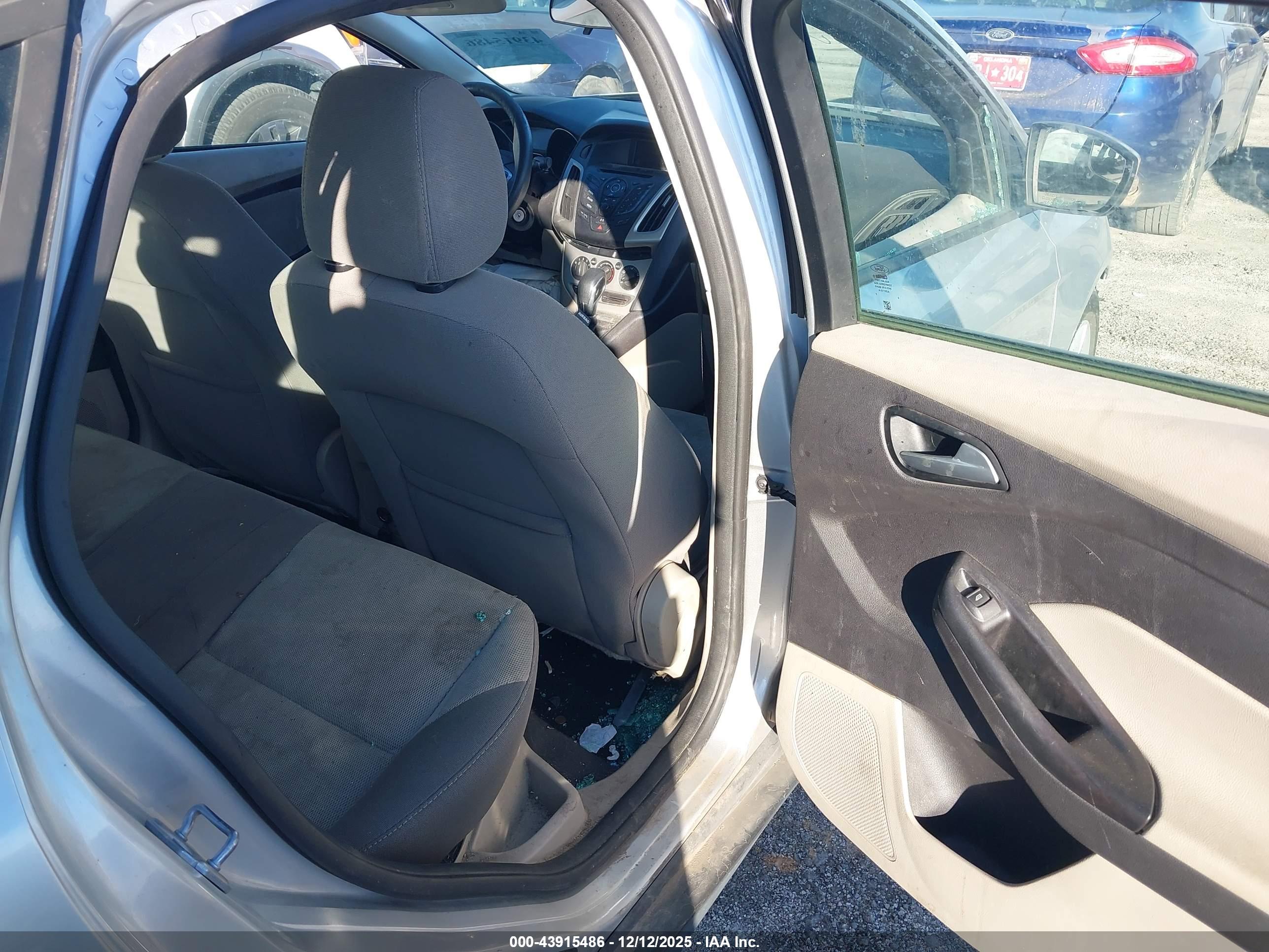 FORD FOCUS image 8