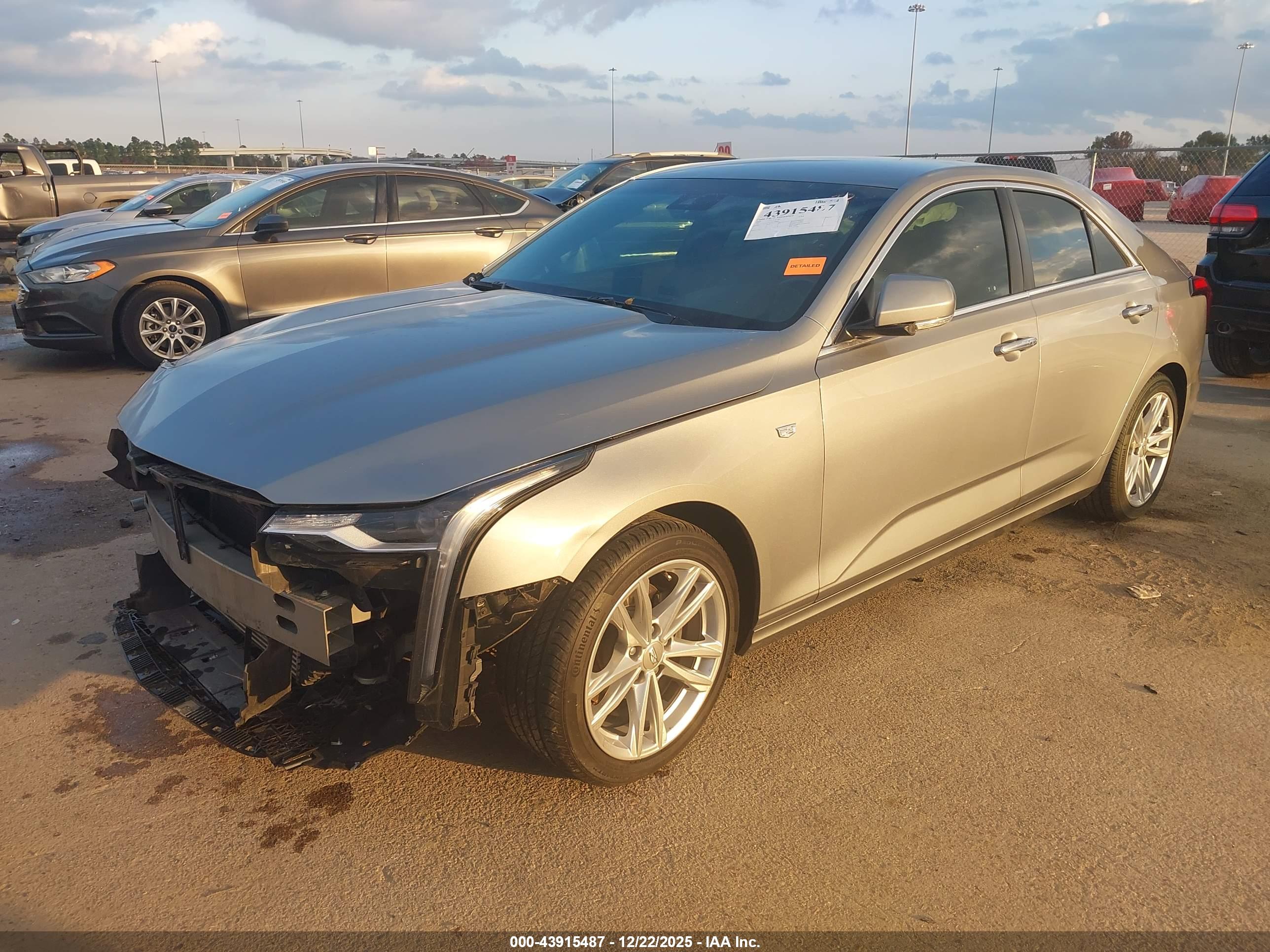 CADILLAC CT4 image 2