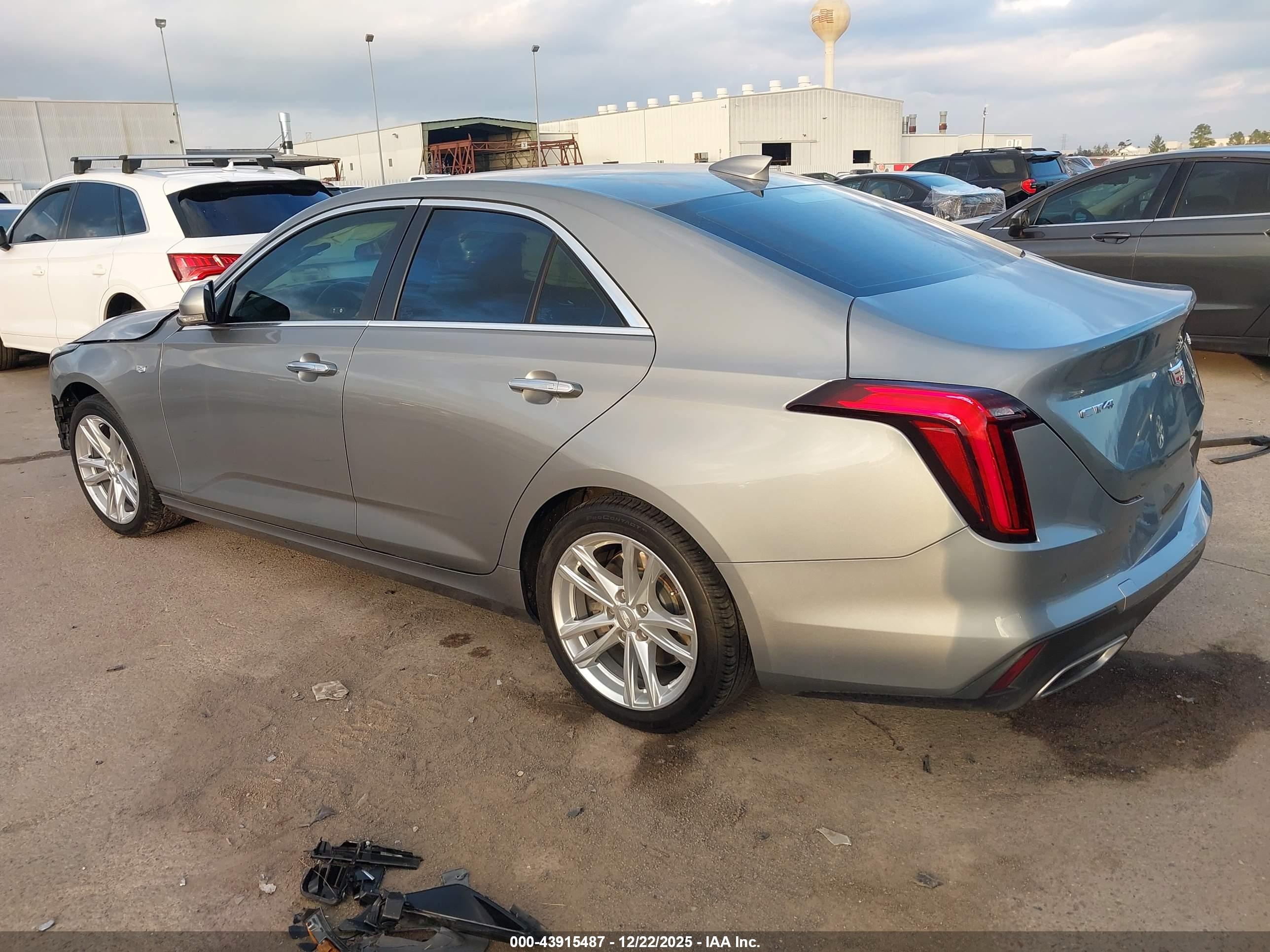 CADILLAC CT4 image 3