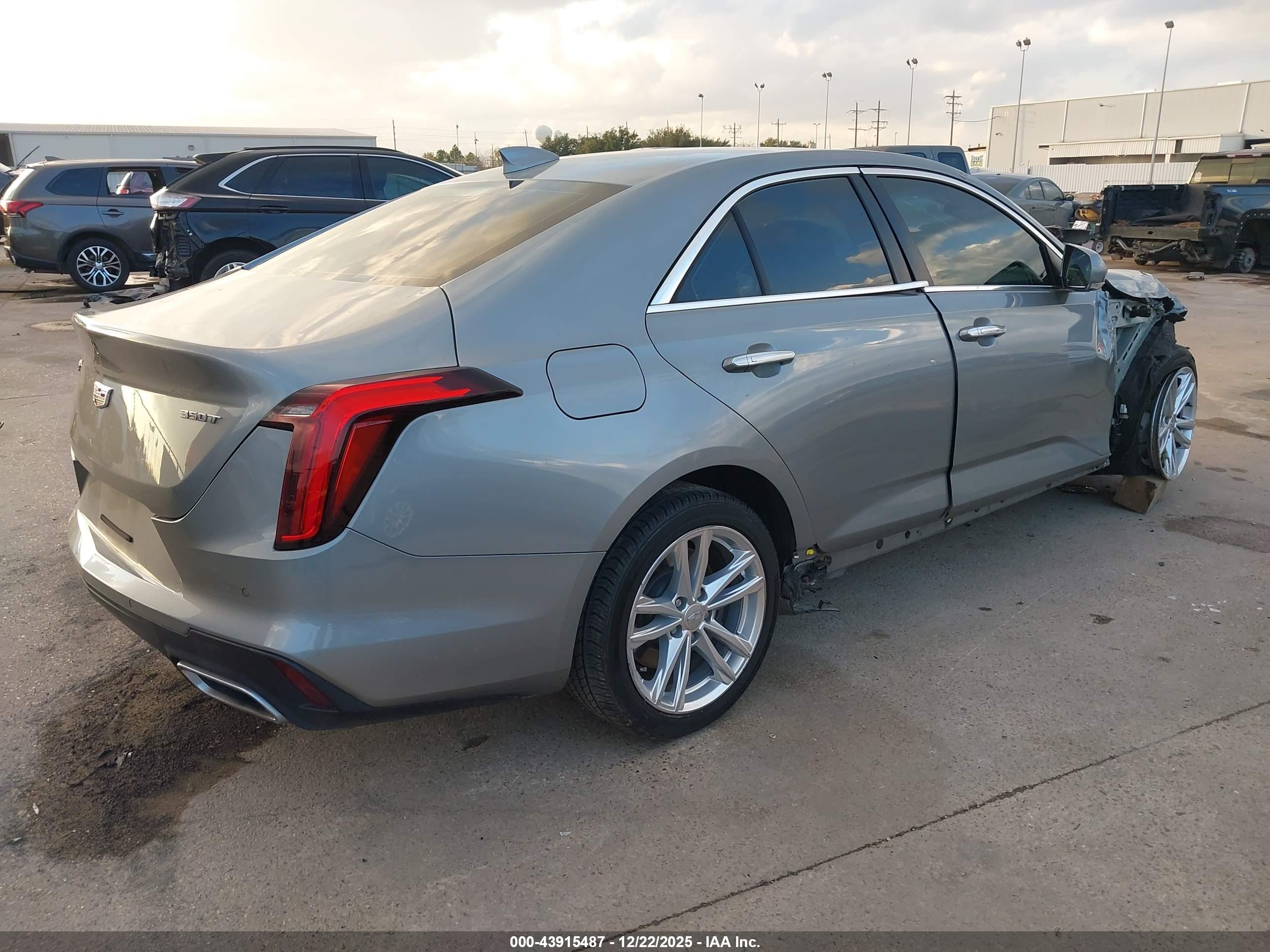 CADILLAC CT4 image 4