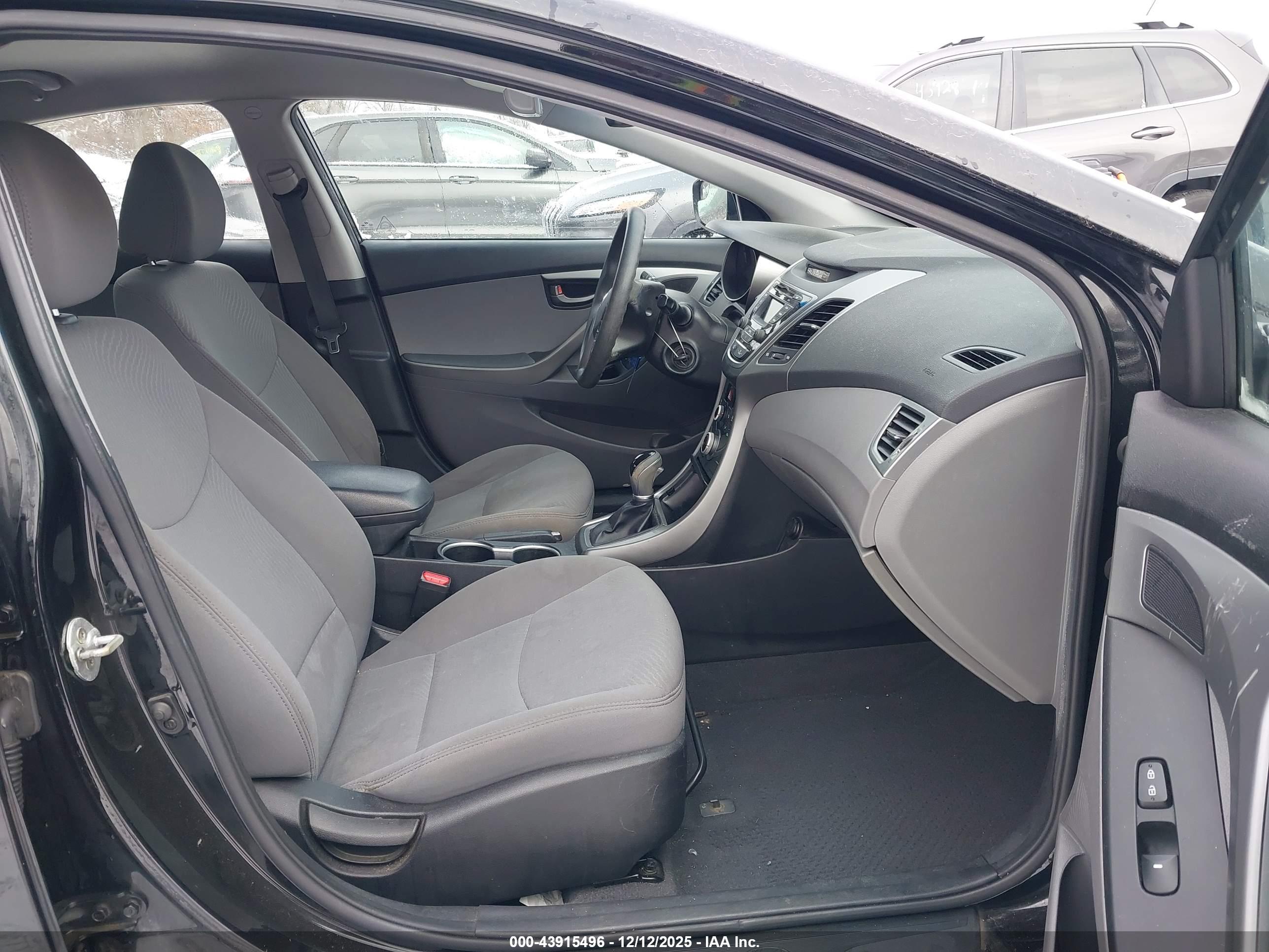 HYUNDAI ELANTRA image 5