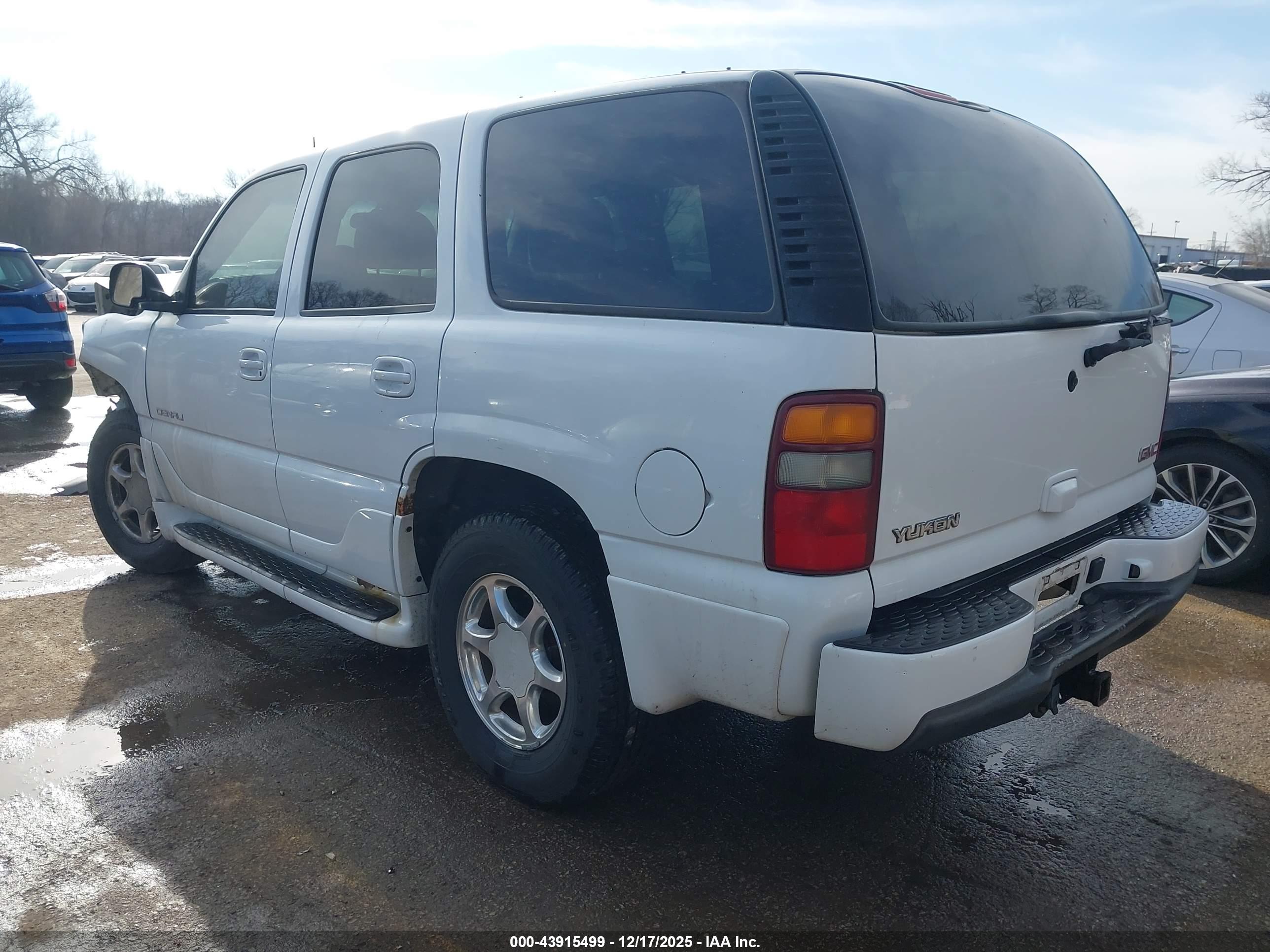 GMC YUKON image 3