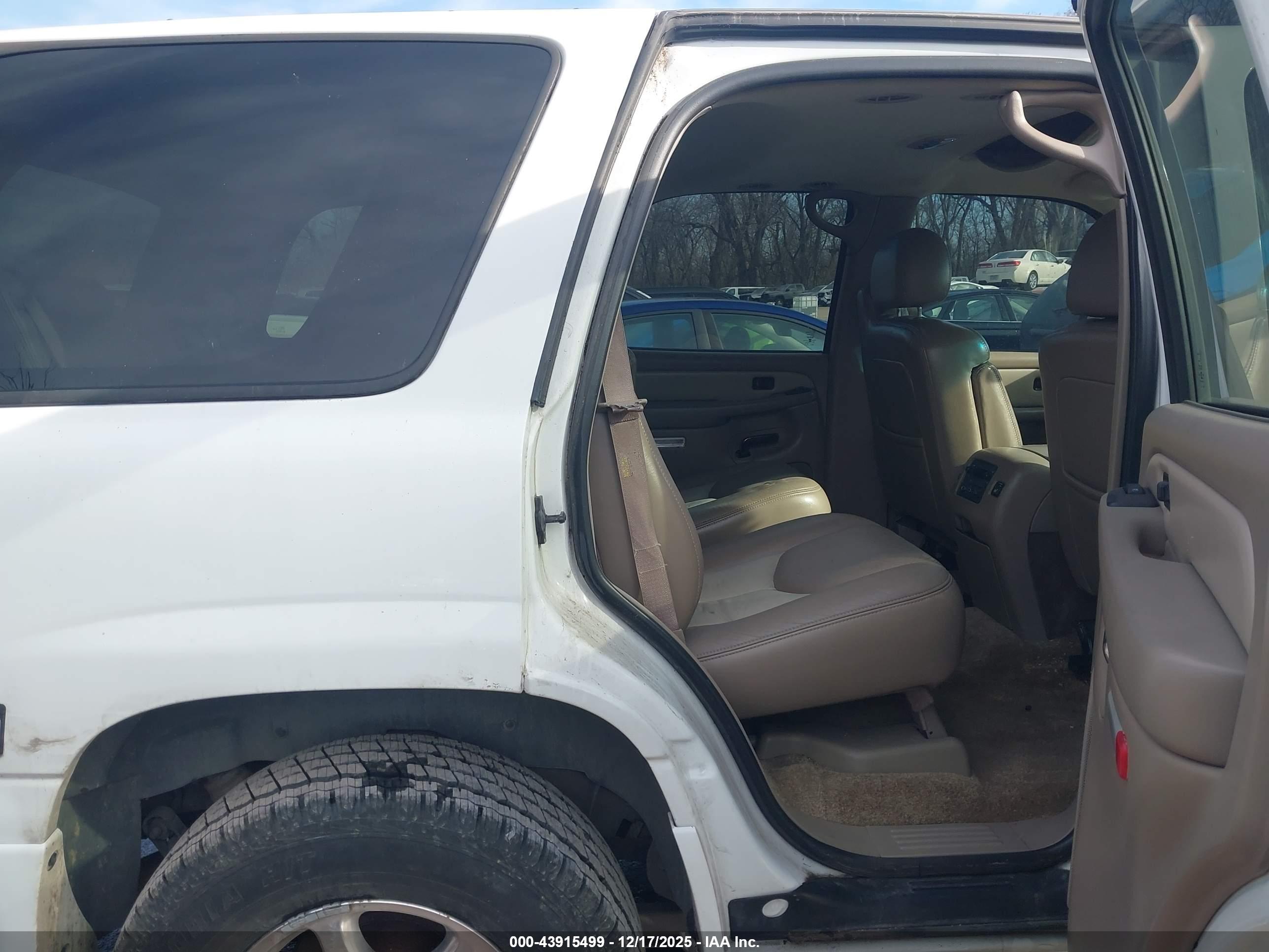 GMC YUKON image 8