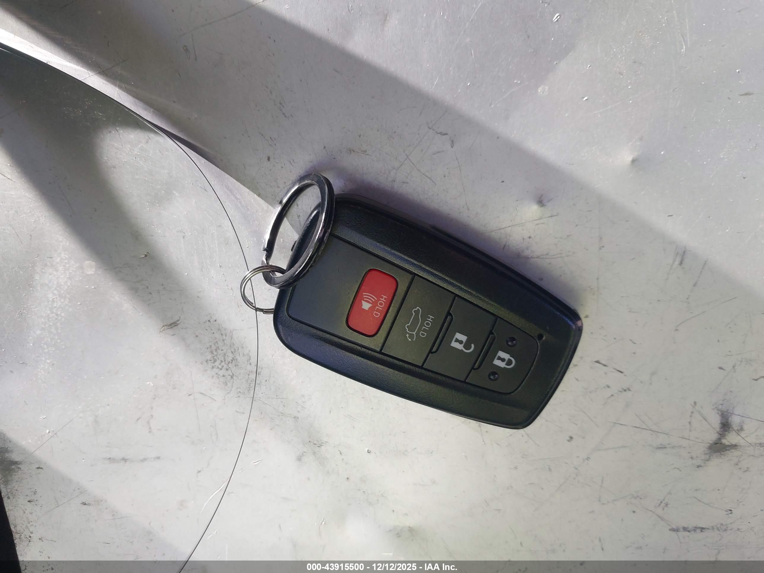 TOYOTA RAV4 image 11