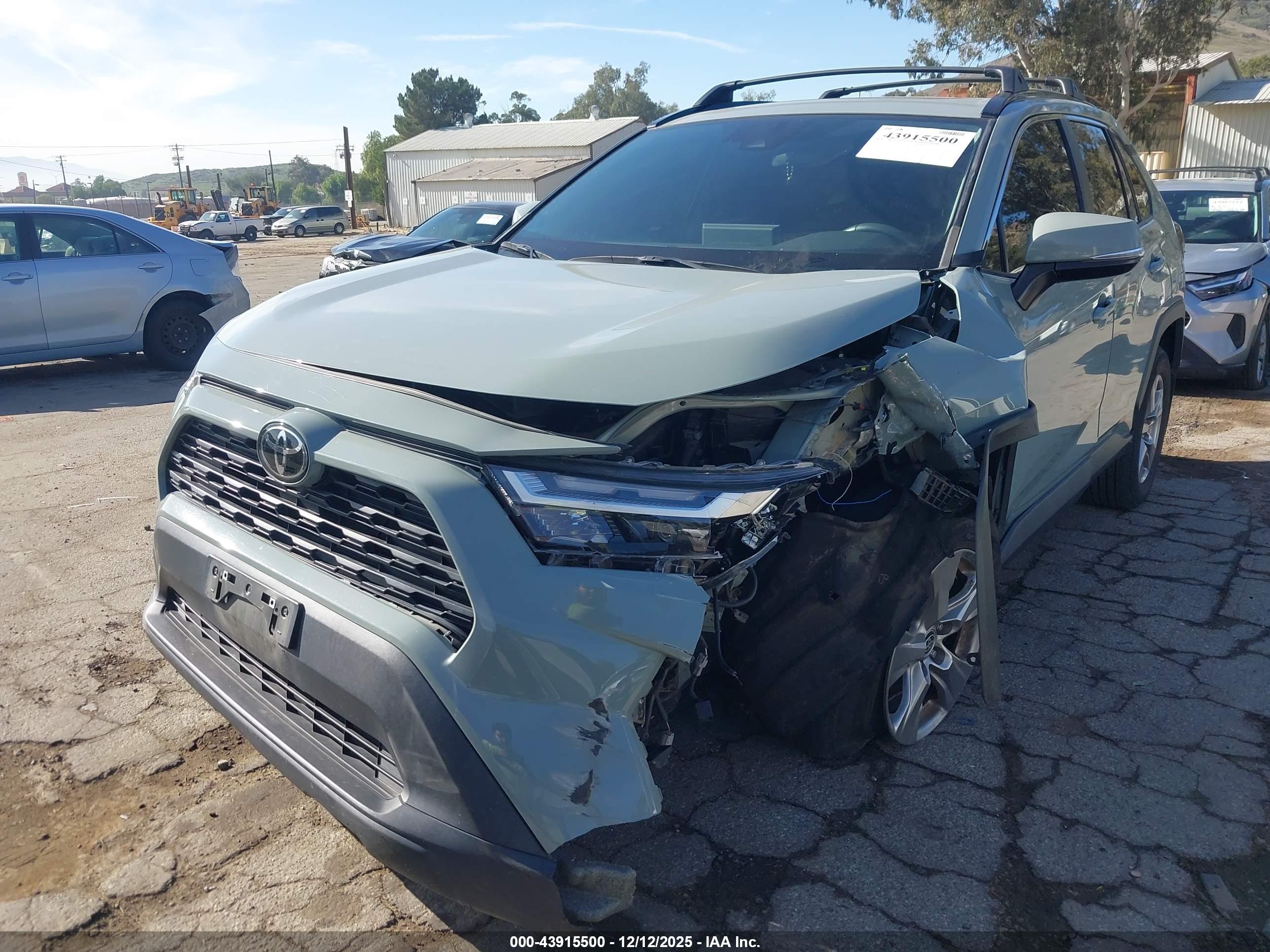 TOYOTA RAV4 image 2