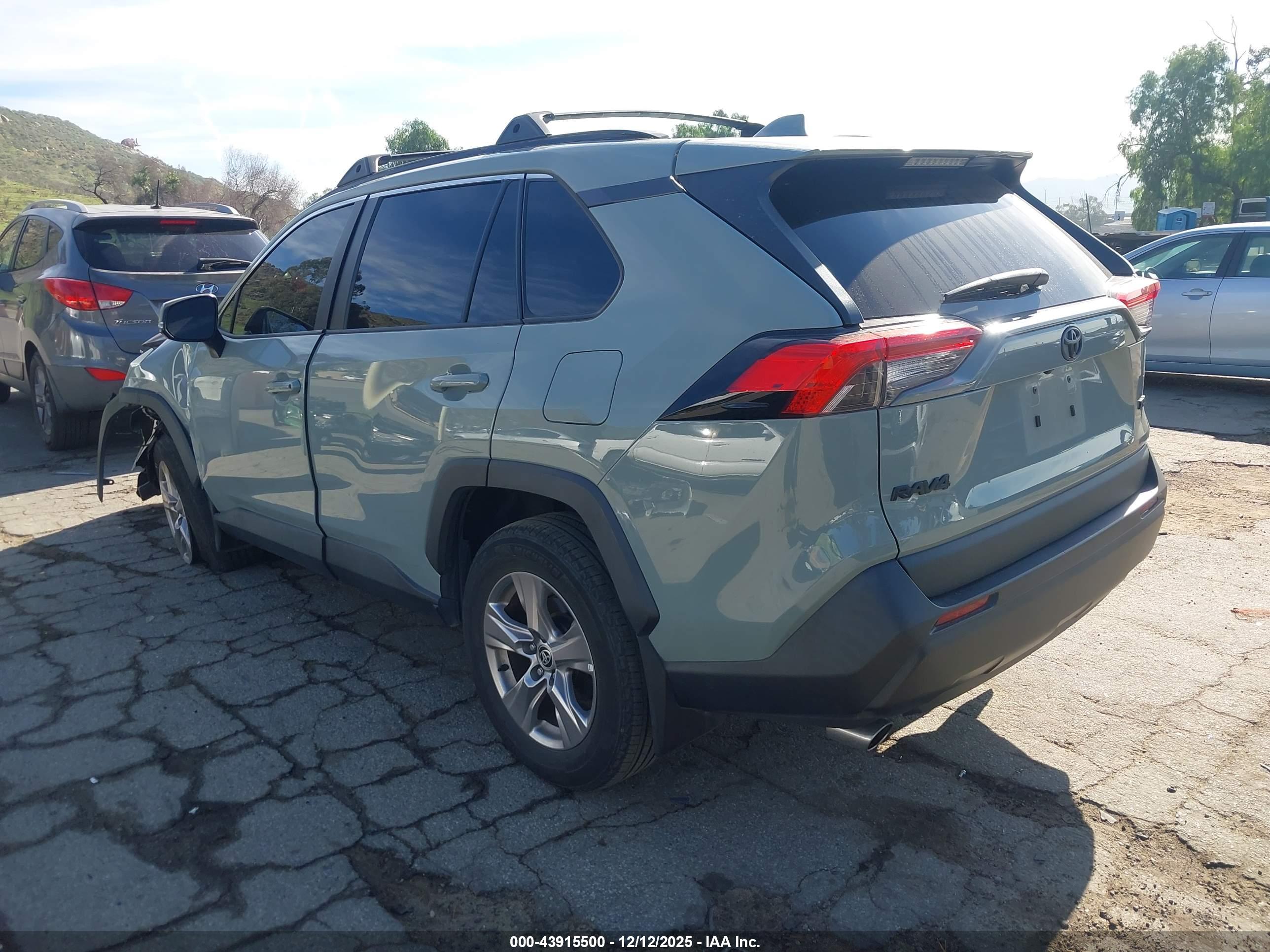 TOYOTA RAV4 image 3