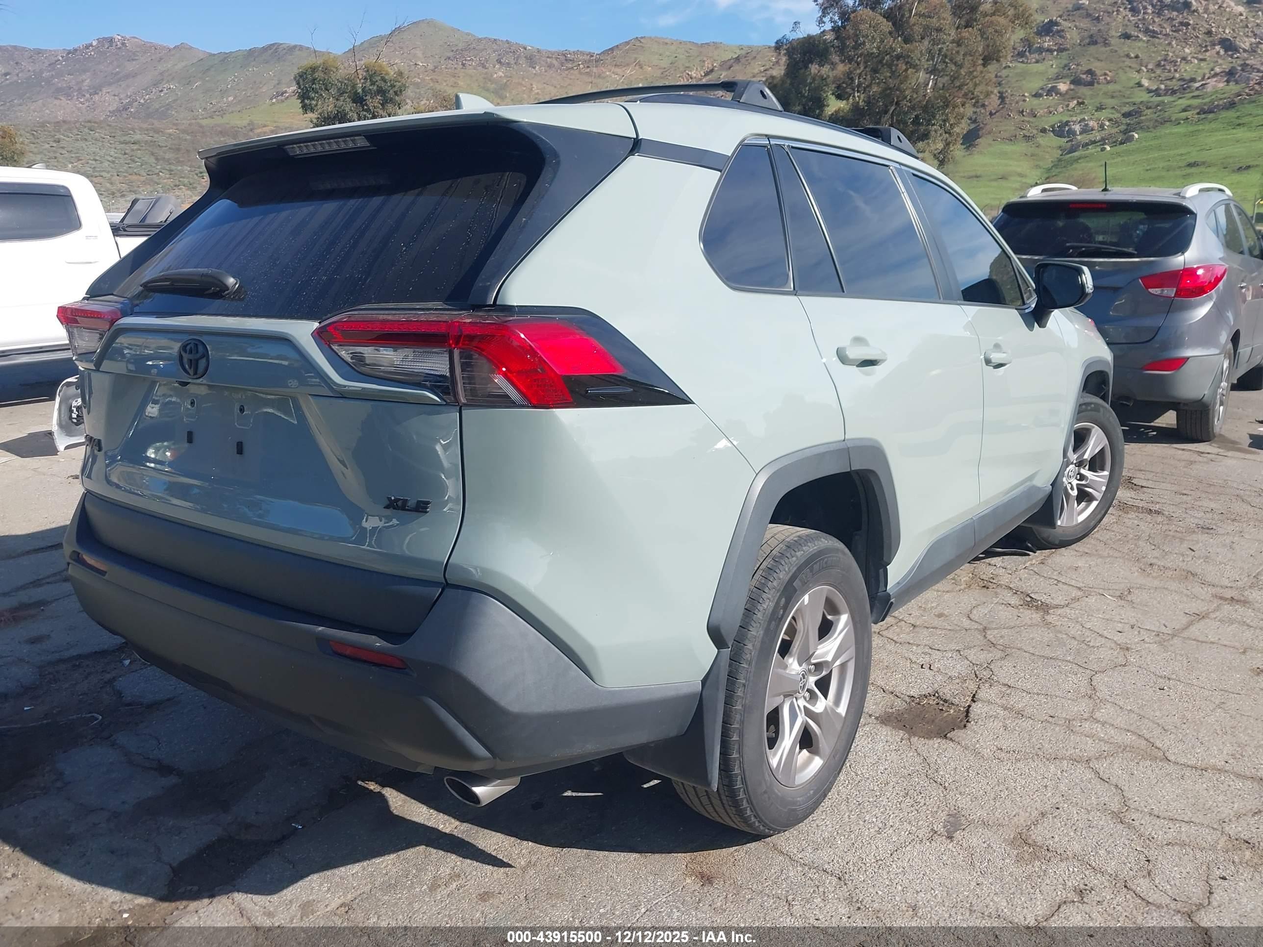 TOYOTA RAV4 image 4