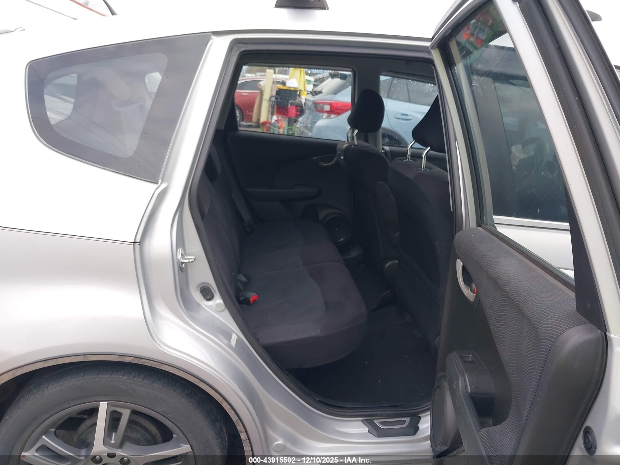 HONDA FIT image 8