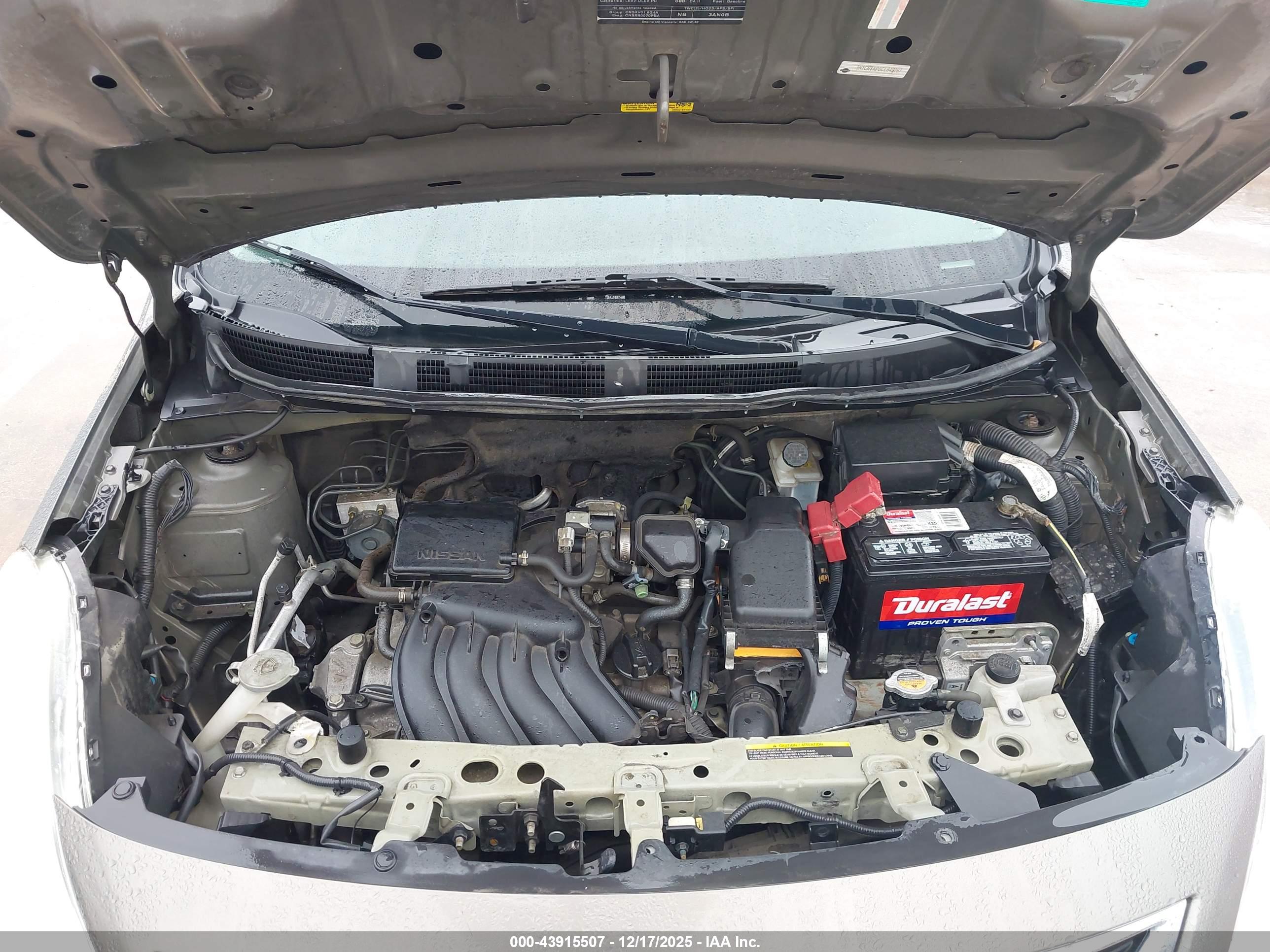 NISSAN VERSA image 10
